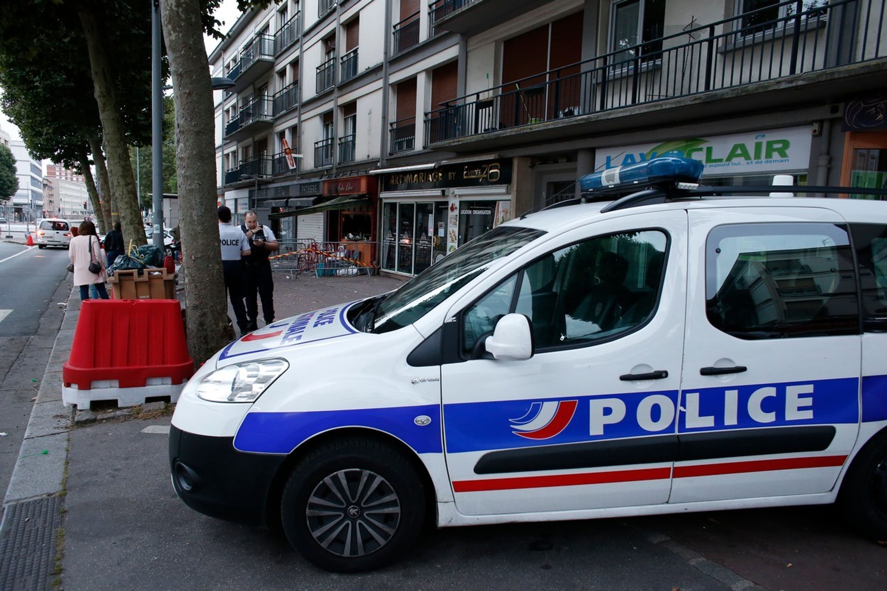 Požár na oslavě ve francouzském Rouen - 2 - GALERIE: Požár na oslavě ve francouzském baru (2/5)