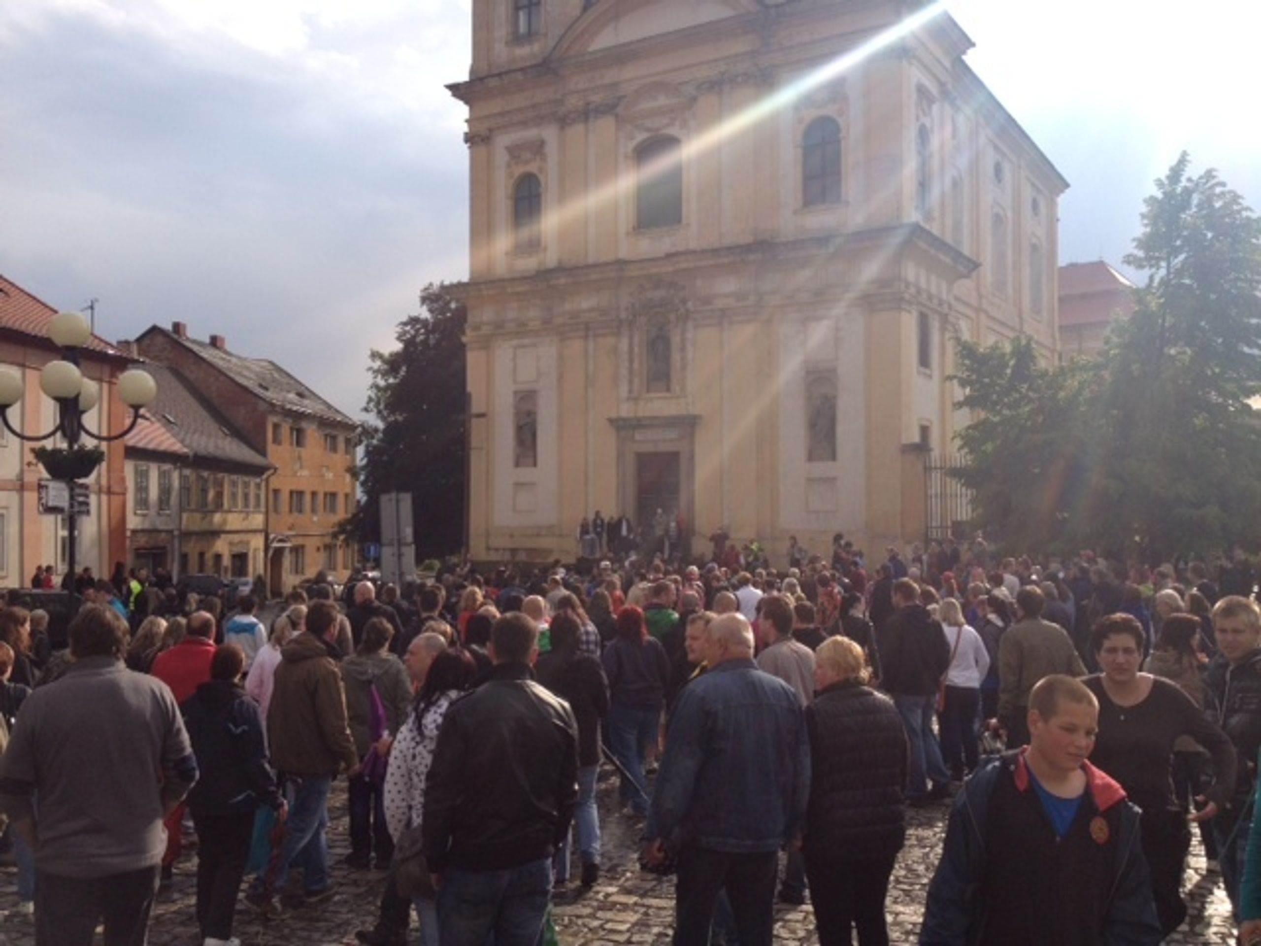 Demonstrace na náměstí v Duchcově - 2 - GALERIE: Demonstrace na náměstí v Duchcově (2/4)