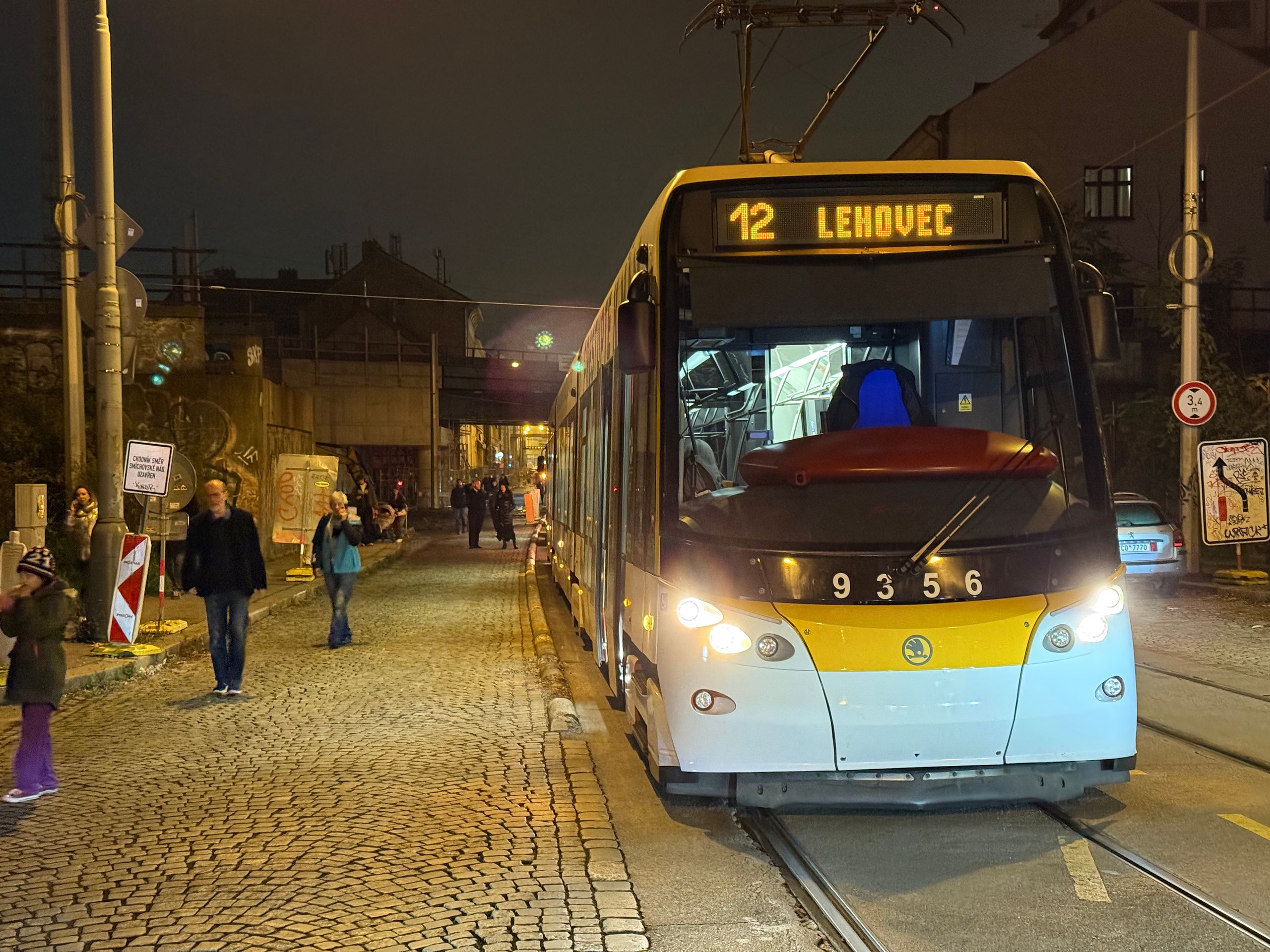 Tramvaje na Smíchově - Kolaps dopravy v Praze (2/7)
