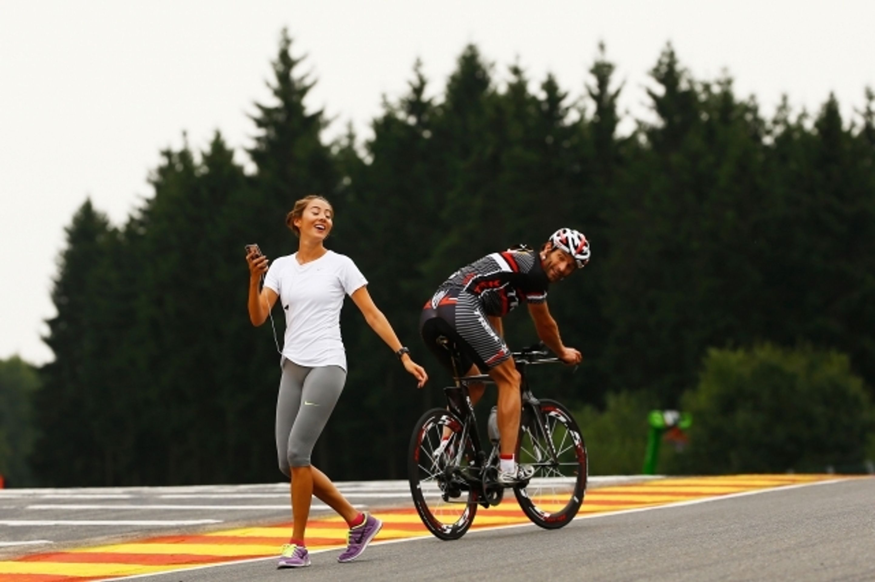 Mark Webber a Jessica Michibatová ve Spa - 9 - GALERIE: Mark Webber a Jessica Michibatová ve Spa (1/10)
