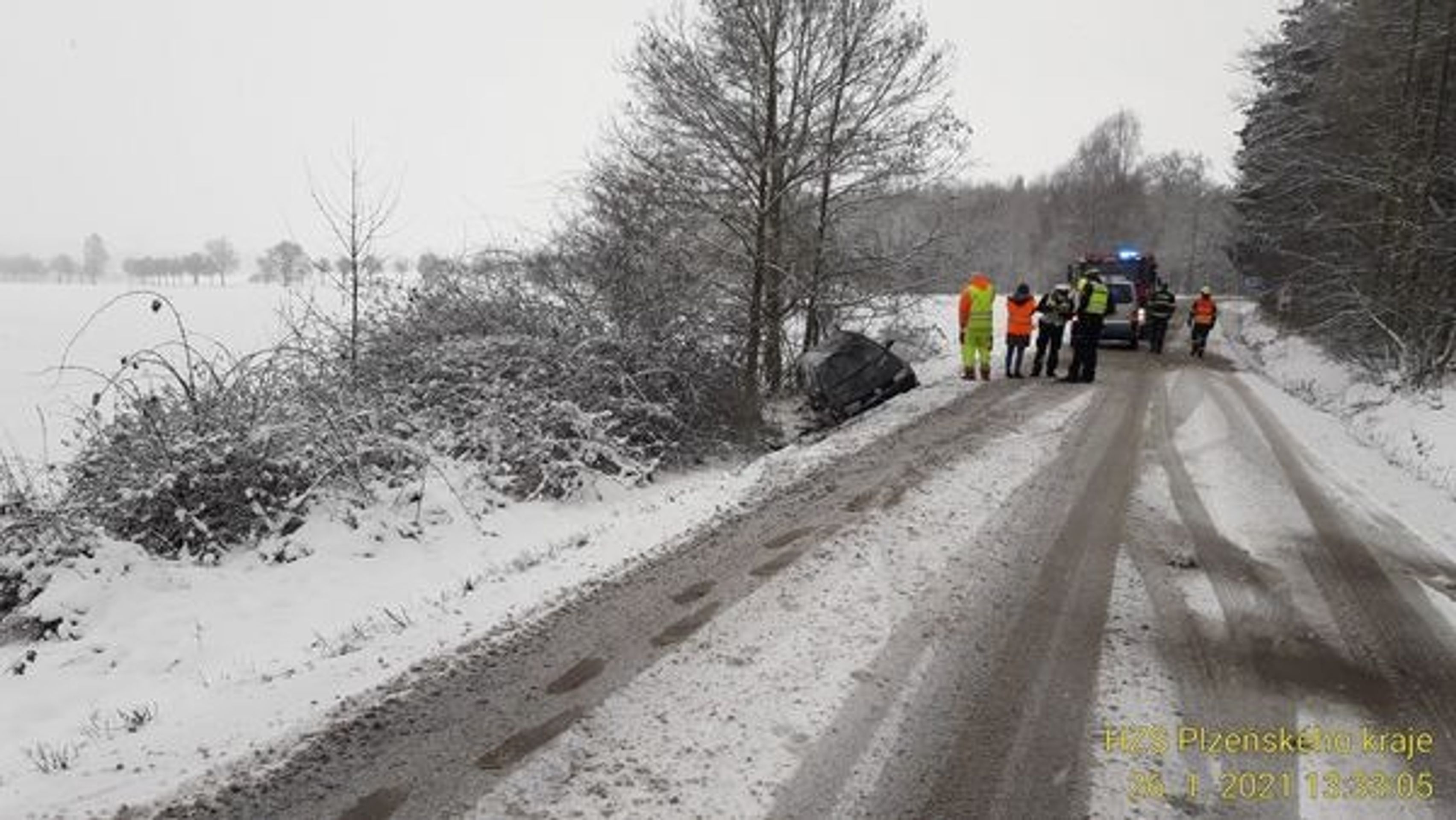 Dopravní nehoda u Starého Plzence - 1 - GALERIE: Počasí v Česku komplikuje dopravu (3/12)