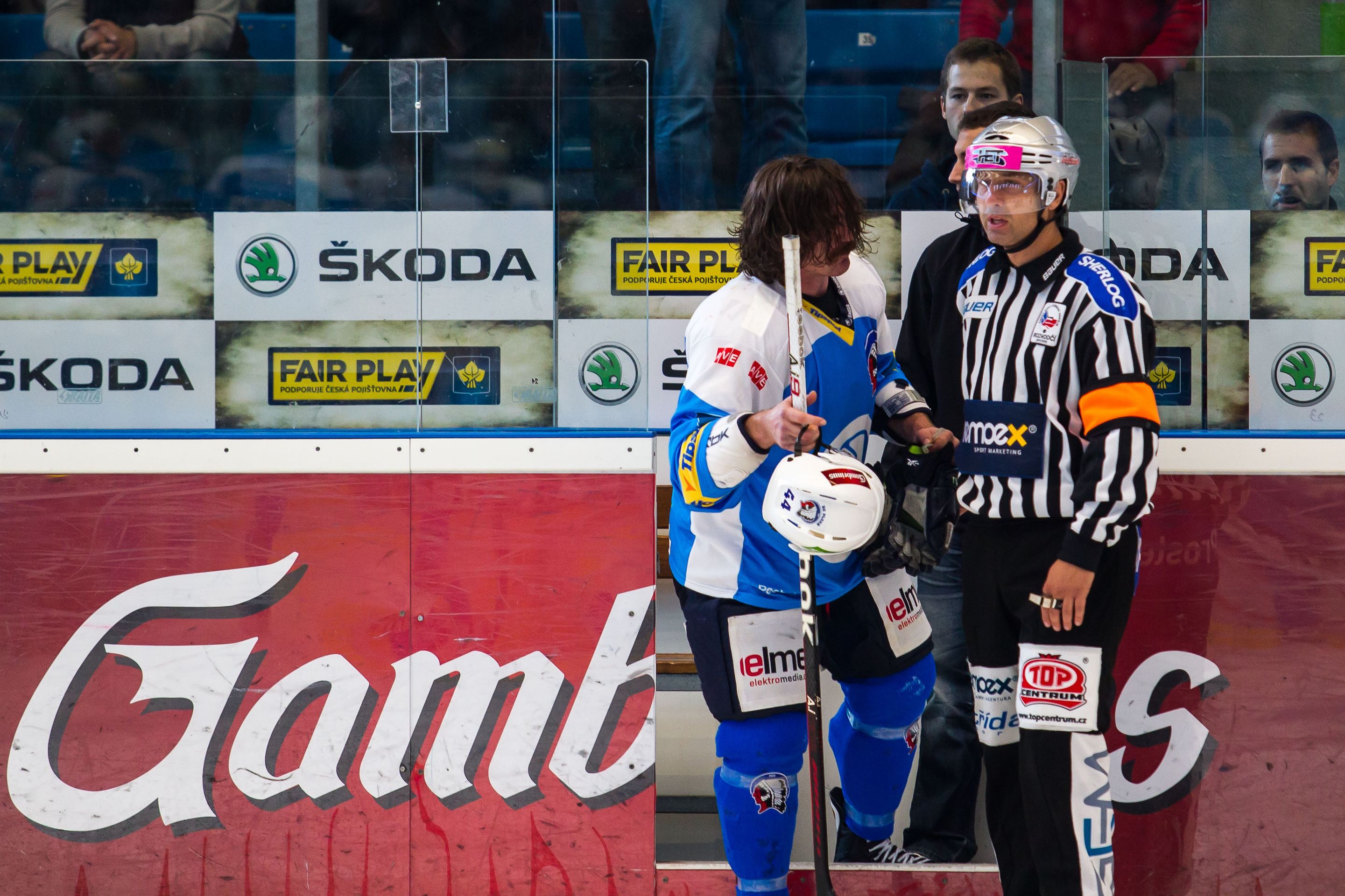 David Kočí vs. Ryan Hollweg, bitka z NHL v extralize - 1 - GALERIE: David Kočí vs. Ryan Hollweg (7/7)