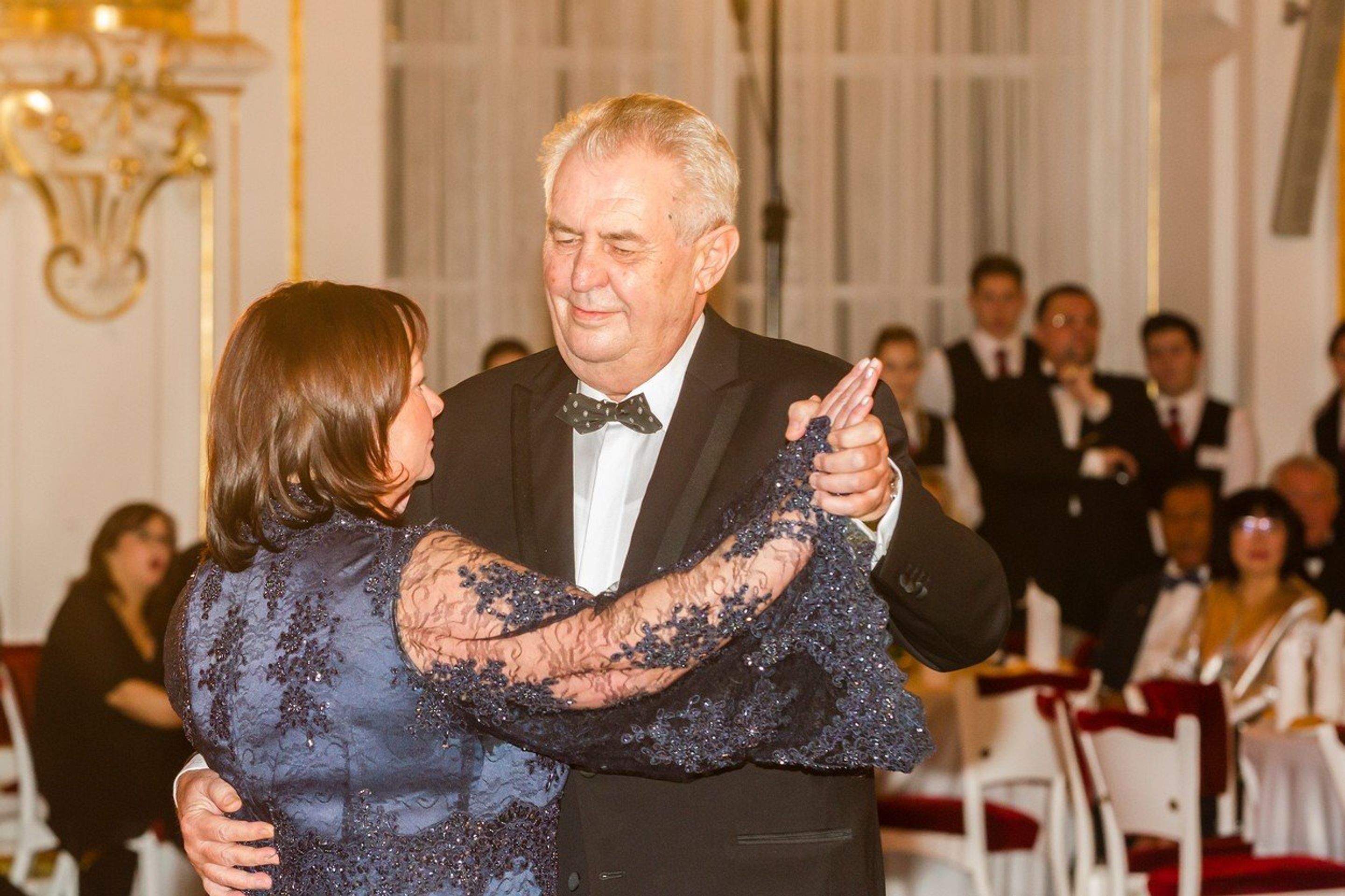 Miloš Zeman a Ivana Zemanová - Reprezentační ples prezidenta České republiky v roce 2016 - GALERIE: Miloš Zeman a Ivana Zemanová (6/11)