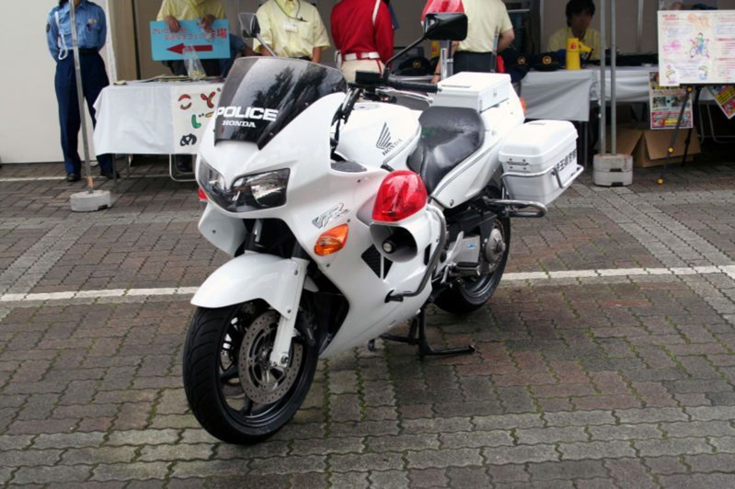 Policajt z Japonska - Fotogalerie policejních motorek ze světa (5/12)