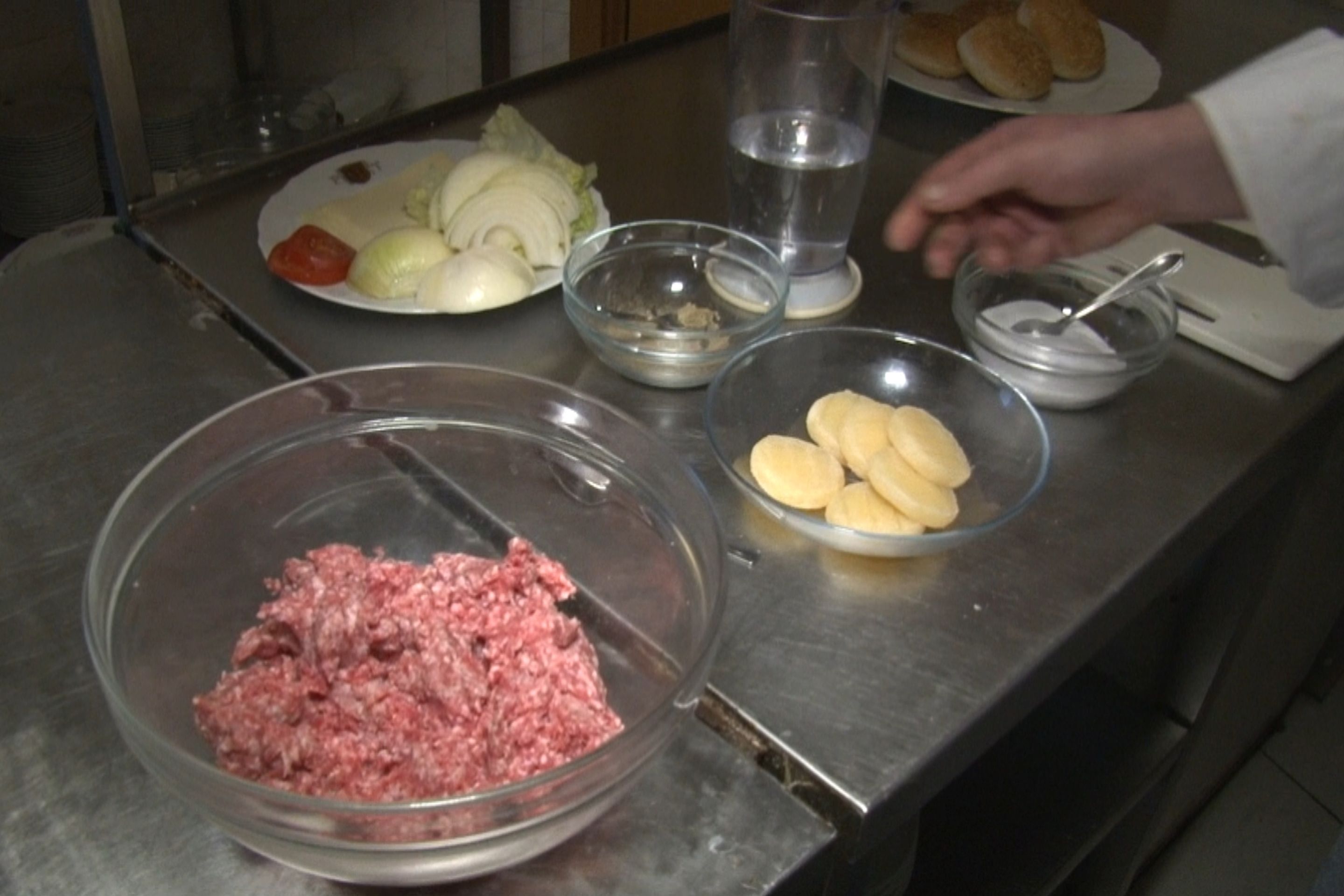 Jak udělat hamburger - 1 - Jak udělat hamburger (2/7)