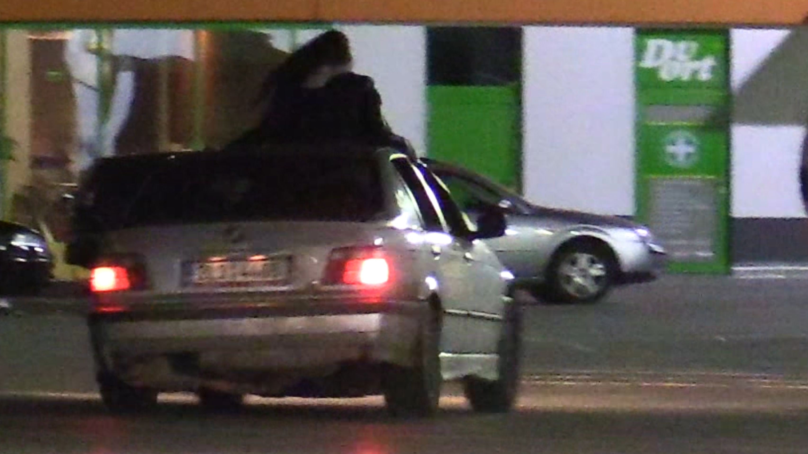 Na nepovolený sraz „tuningářů“ v Praze si došlápla policie - 15 - GALERIE: Na nepovolený sraz „tuningářů“ v Praze si došlápla policie (1/15)
