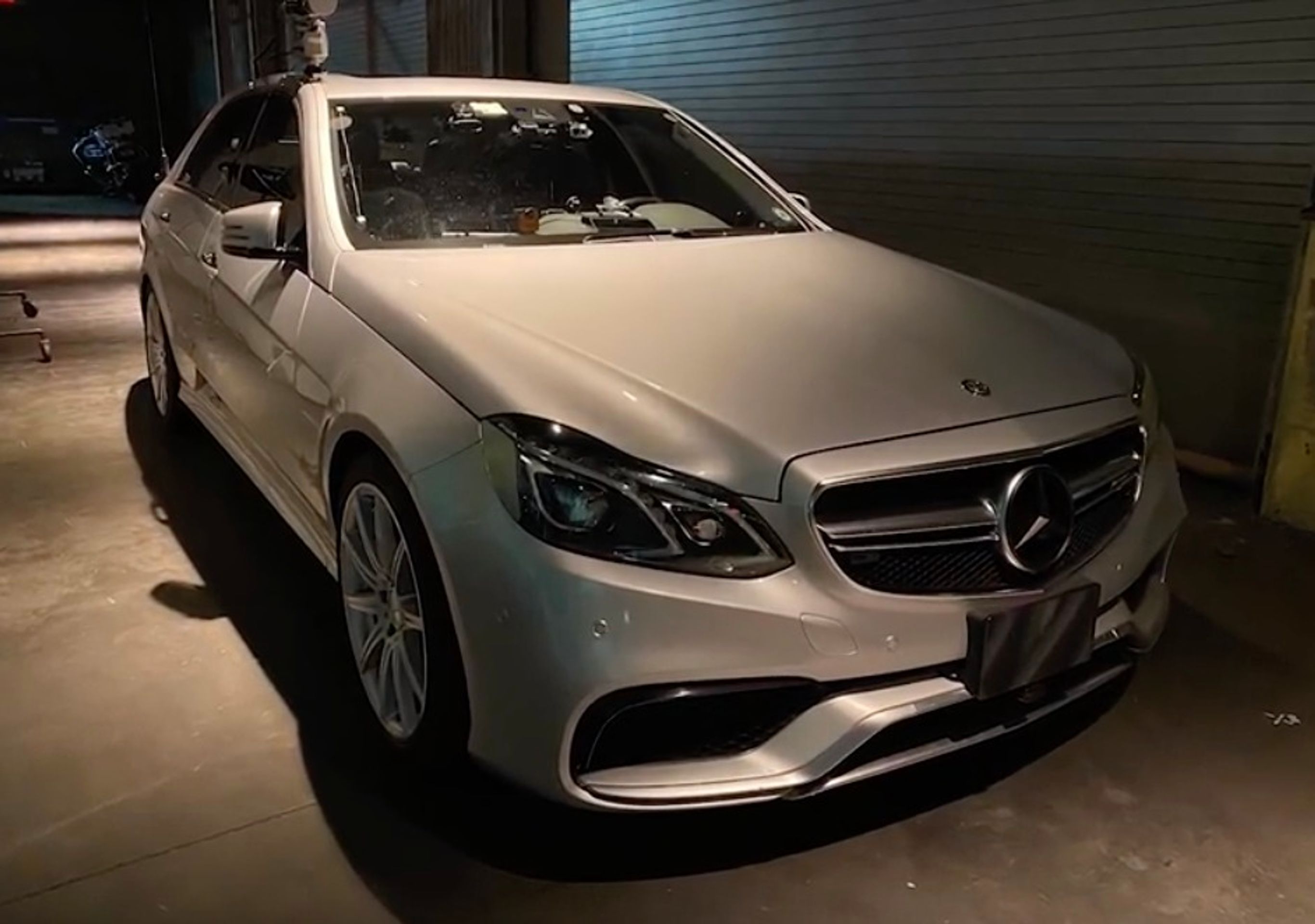 Merecedes AMG E63 se speciální výbavou pro rekordní jízdu - 20 - Fotogalerie: Speciálně upravený vůz pro rekordní Cannonball Run (2/12)