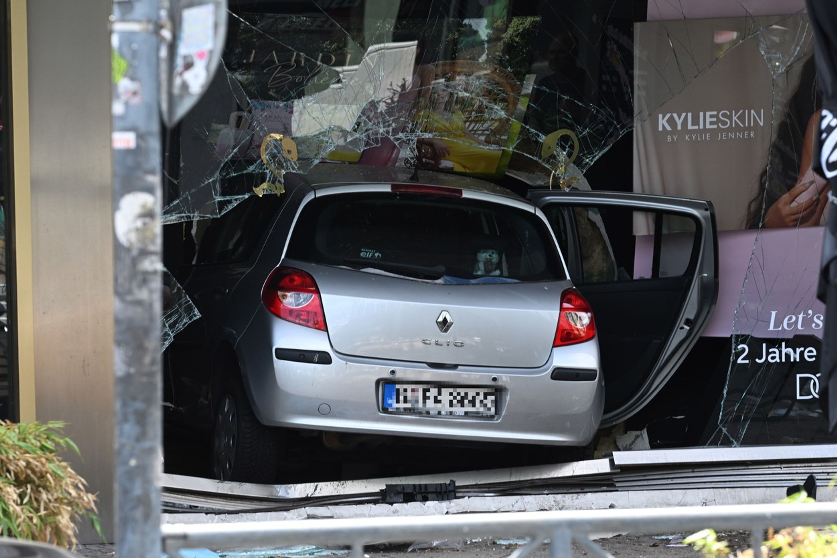Útok v Berlíně (5) - Na západě Berlína najelo auto do davu lidí (5/9)