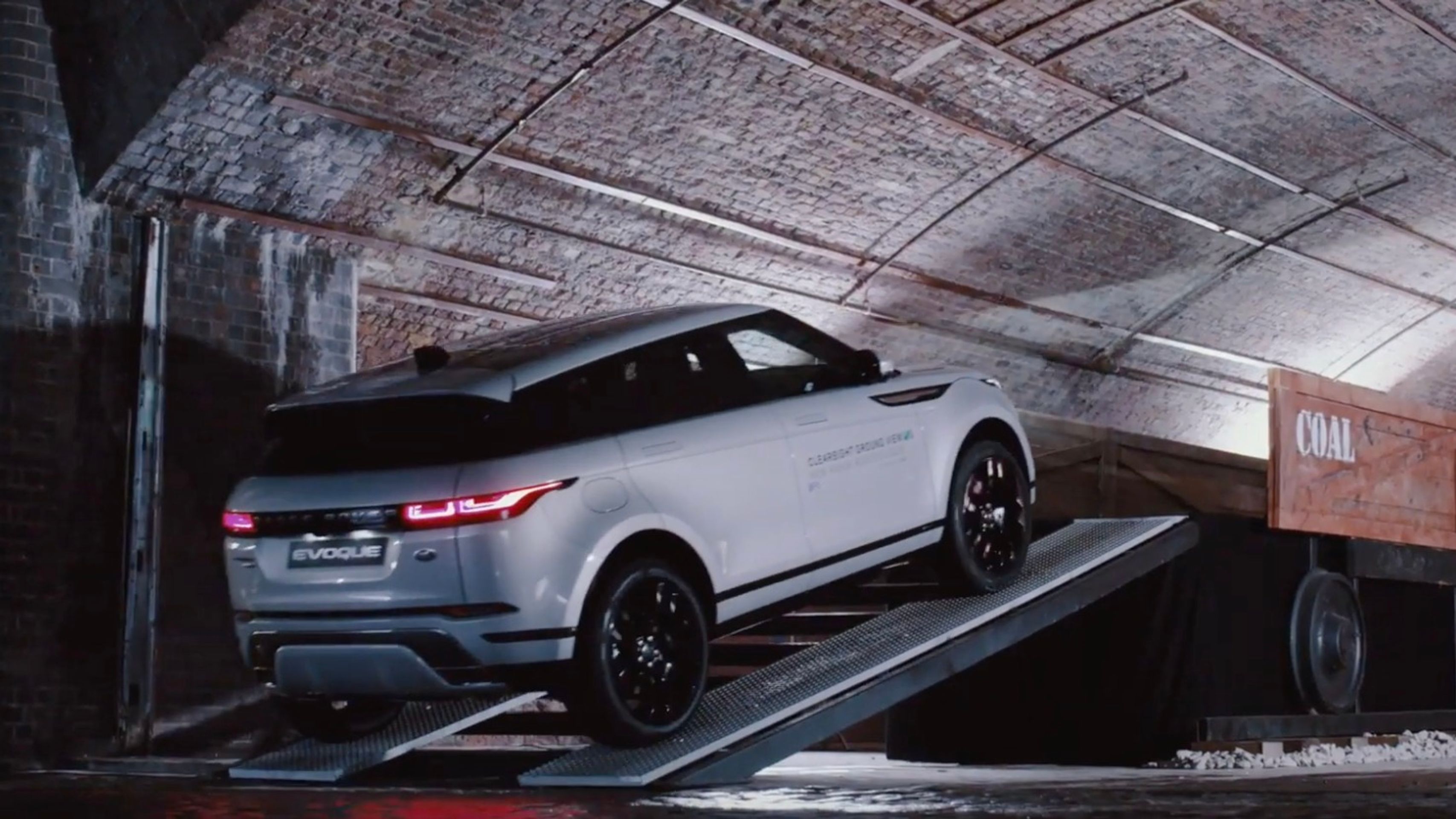 Nový Range Rover Evoque - 29 - Fotogalerie: Range Rover Evoque druhé generace (13/16)