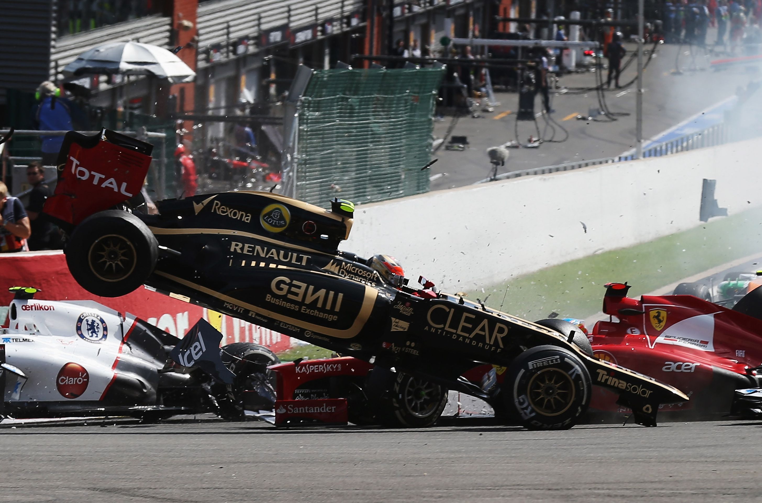Hromadná nehoda ve Spa - 3 - GALERIE: Hromadná nehoda v F1 ve Spa (16/18)