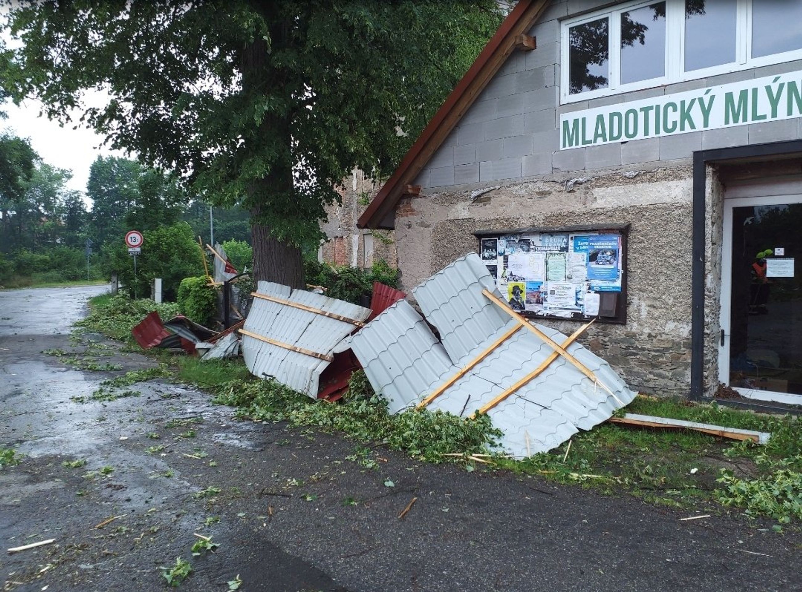 Pardubický kraj po bouřce - Česko po bouřce (4/10)