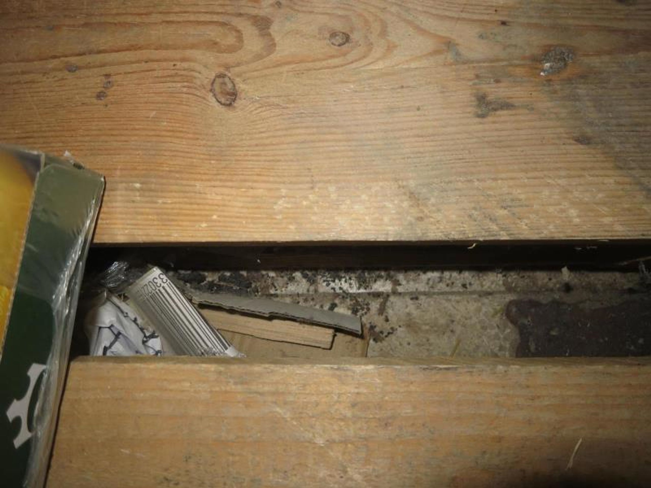 Inspekce uzavřela sklad prodejny v Brně - Inspekce uzavřela sklad prodejny (8/11)