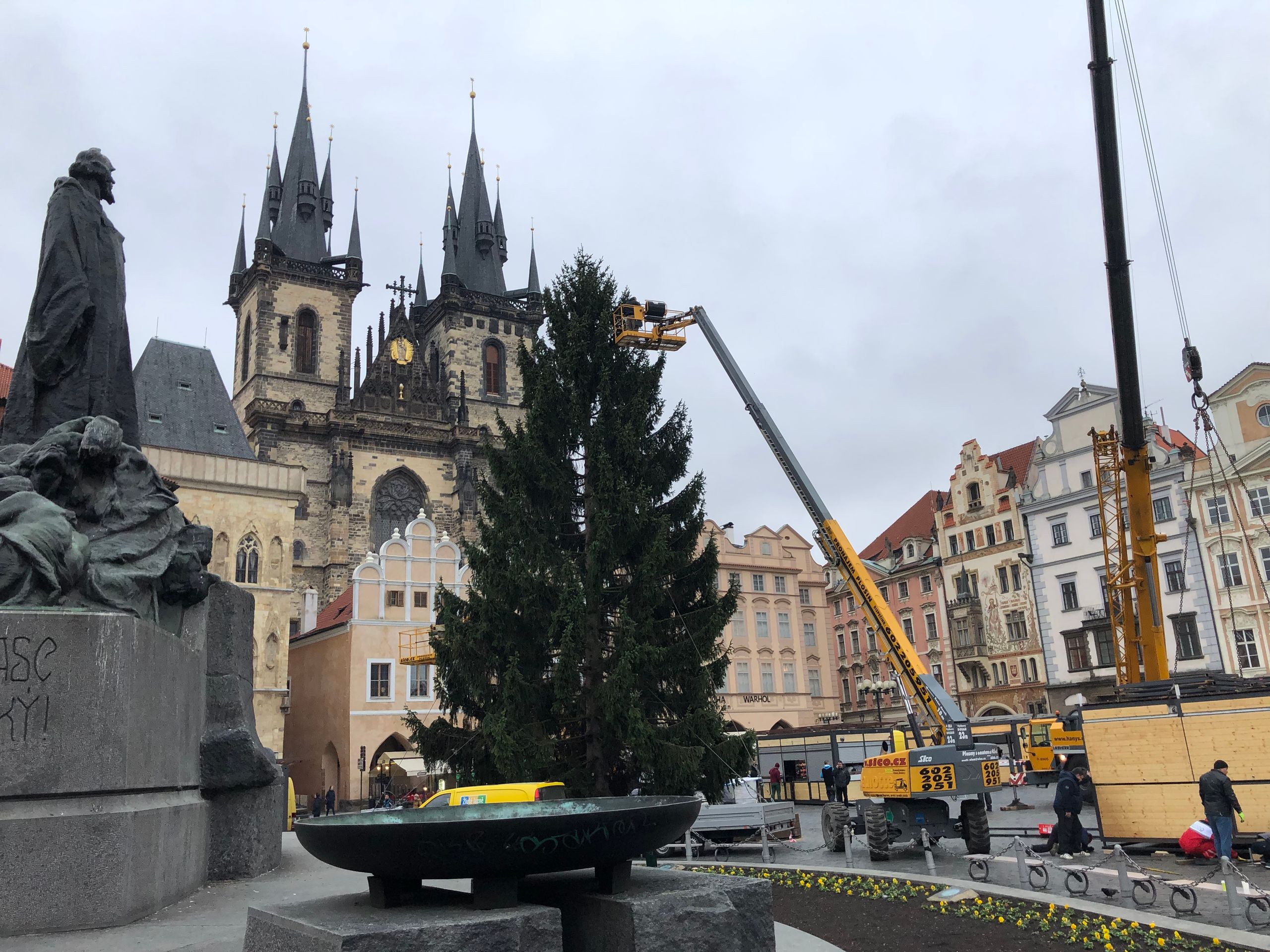 Vánoční strom na Staroměstském náměstí - 4 - GALERIE: Vánoční strom na Staroměstském náměstí (4/7)