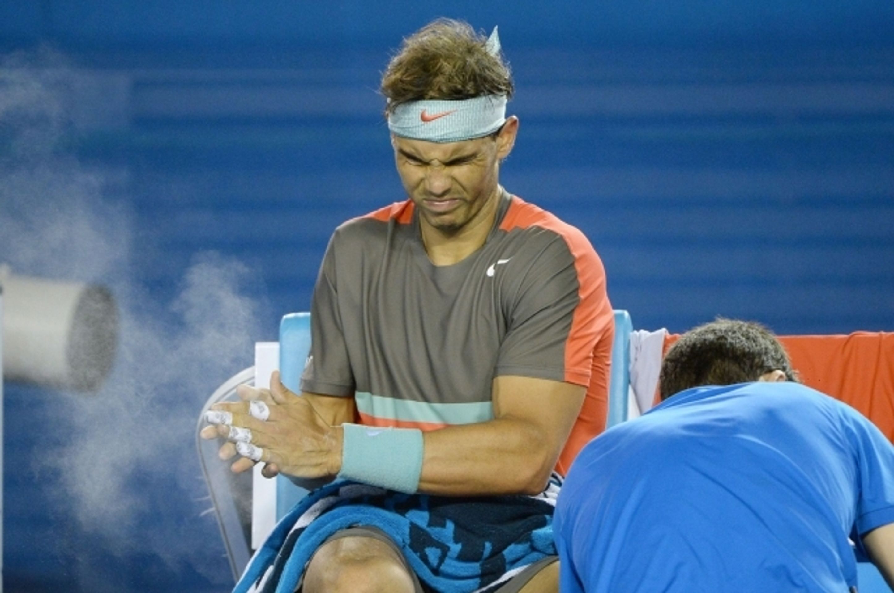 Rafael Nadal a jeho prasklý puchýť - 7 - GALERIE: Rafael Nadal postoupil do finále i se zkrvavenou dlaní (8/8)