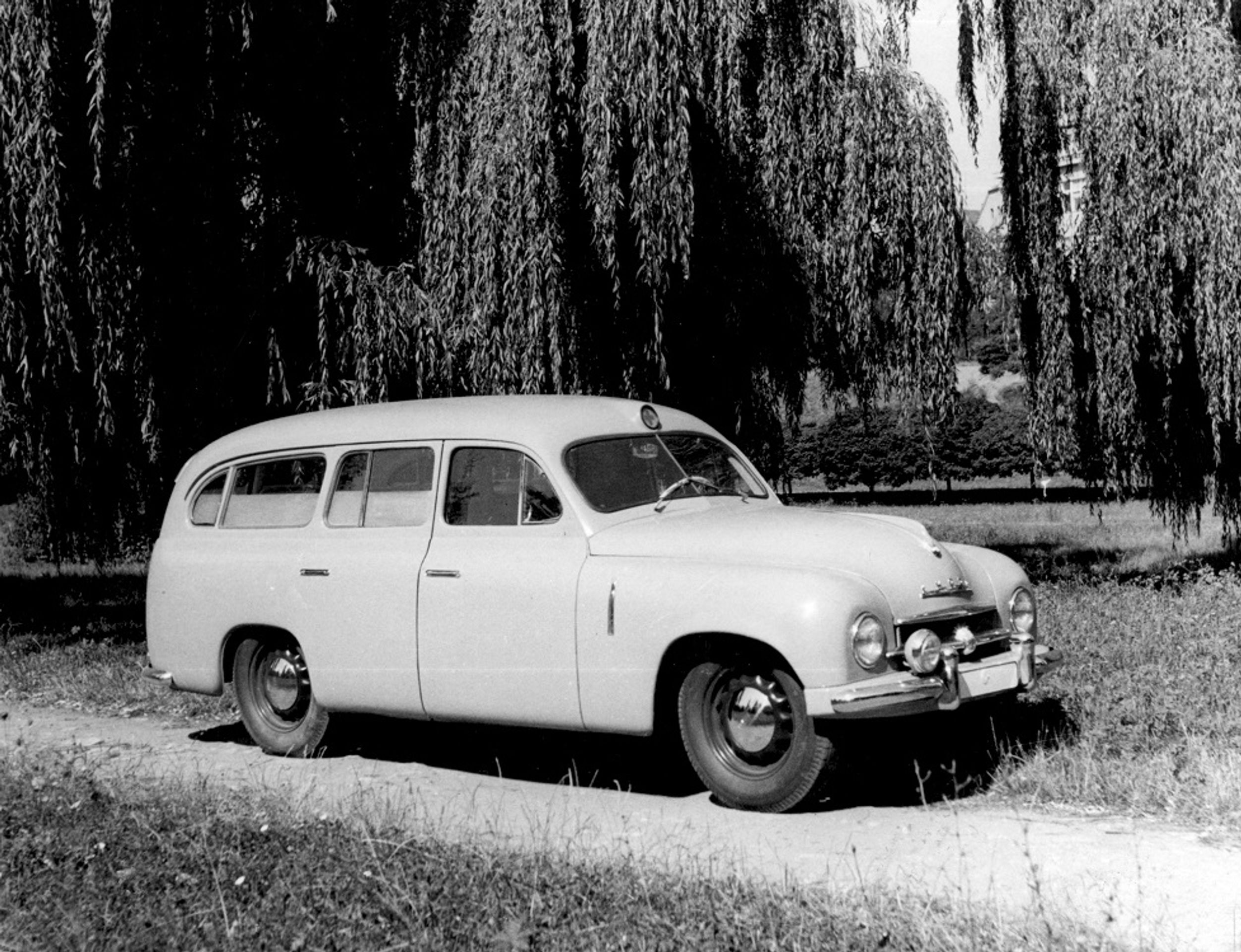 Historické sanitní vozy Škoda - 3 - GALERIE: Škodovky ve službách lékařů (3/5)