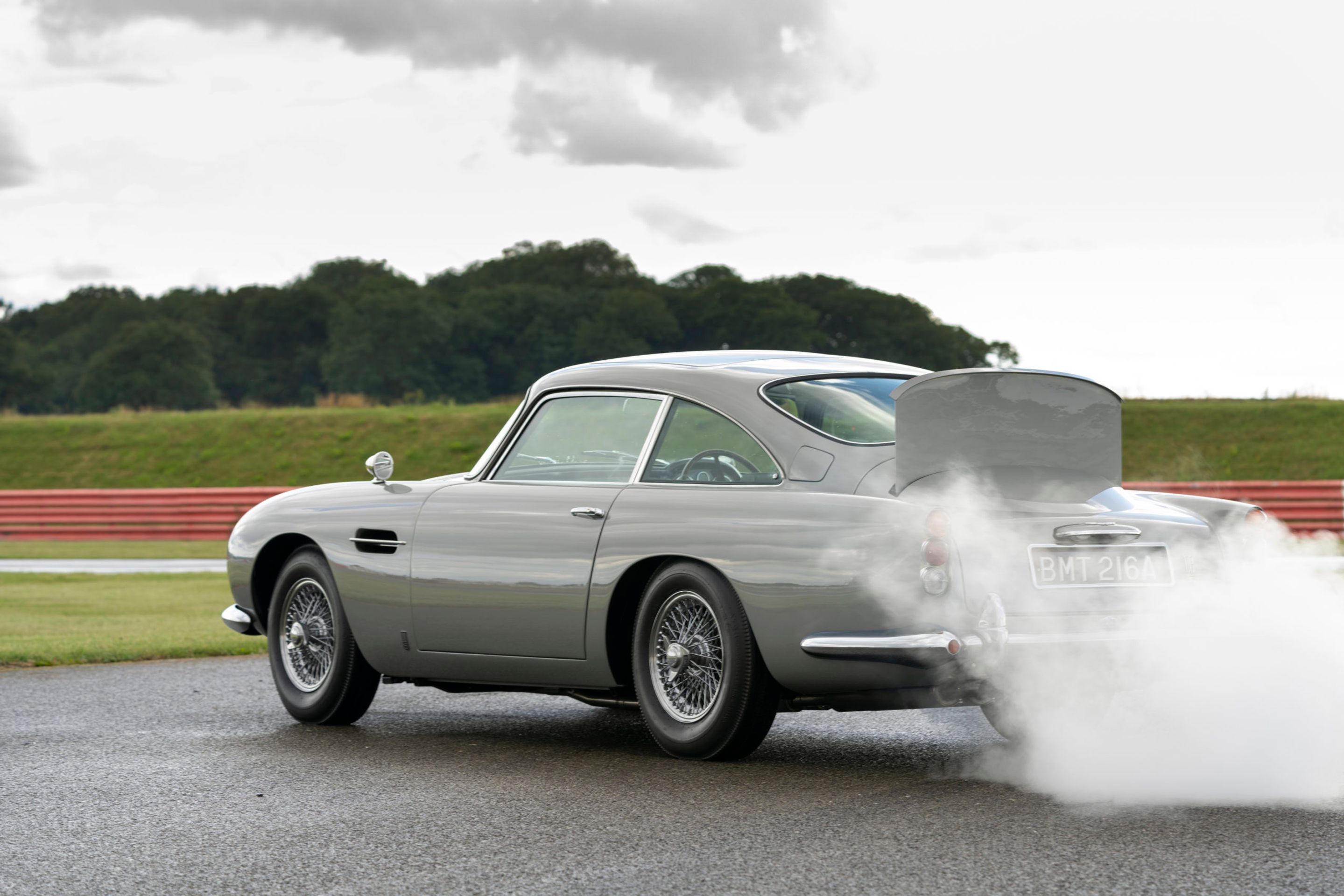 Aston Martin DB5 podle Jamese Bonda - 58 - Fotogalerie: Prohlédněte si výzbroj Aston Martin DB5 podle Jamese Bonda (15/32)