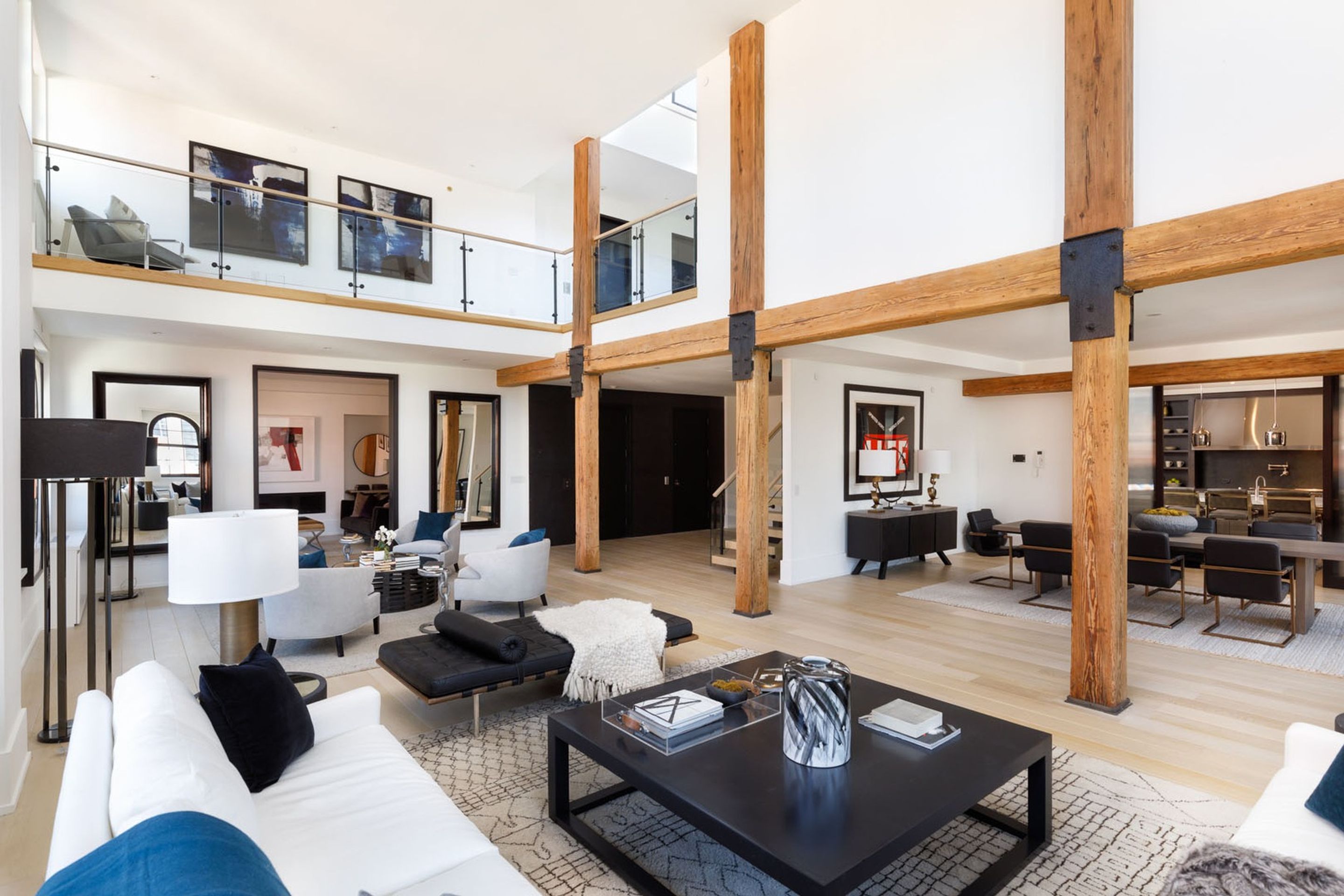 Lewis Hamilton prodal luxusní apartmán v New Yorku - Lewis Hamilton prodal luxusní apartmán v New York za miliardu (6/9)