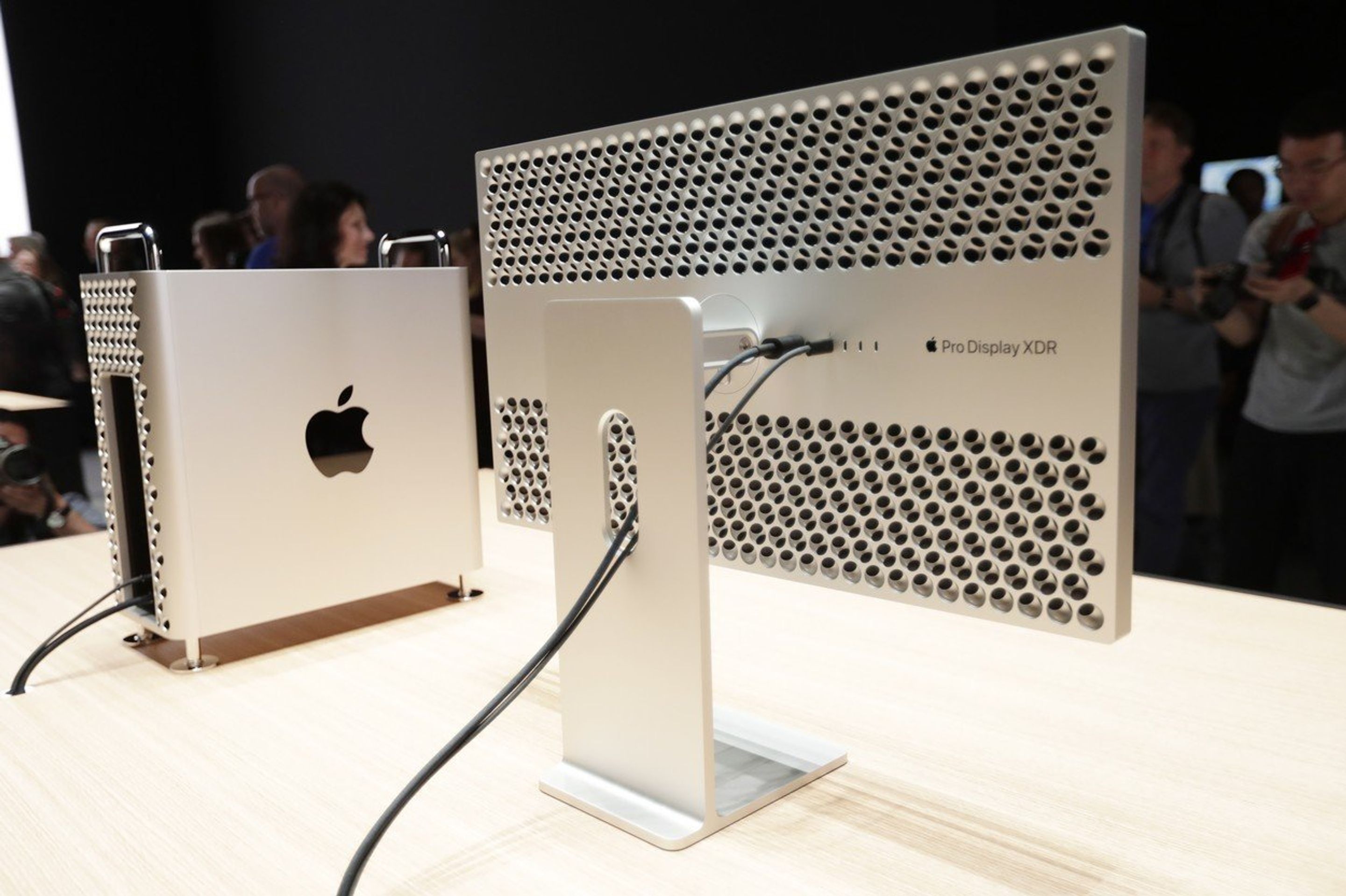 Apple představil drahé novinky pro profesionály - 2 - GALERIE: Apple představil nové produkty, vypadají jako struhadlo a jsou jen pro nejbohatší (2/3)