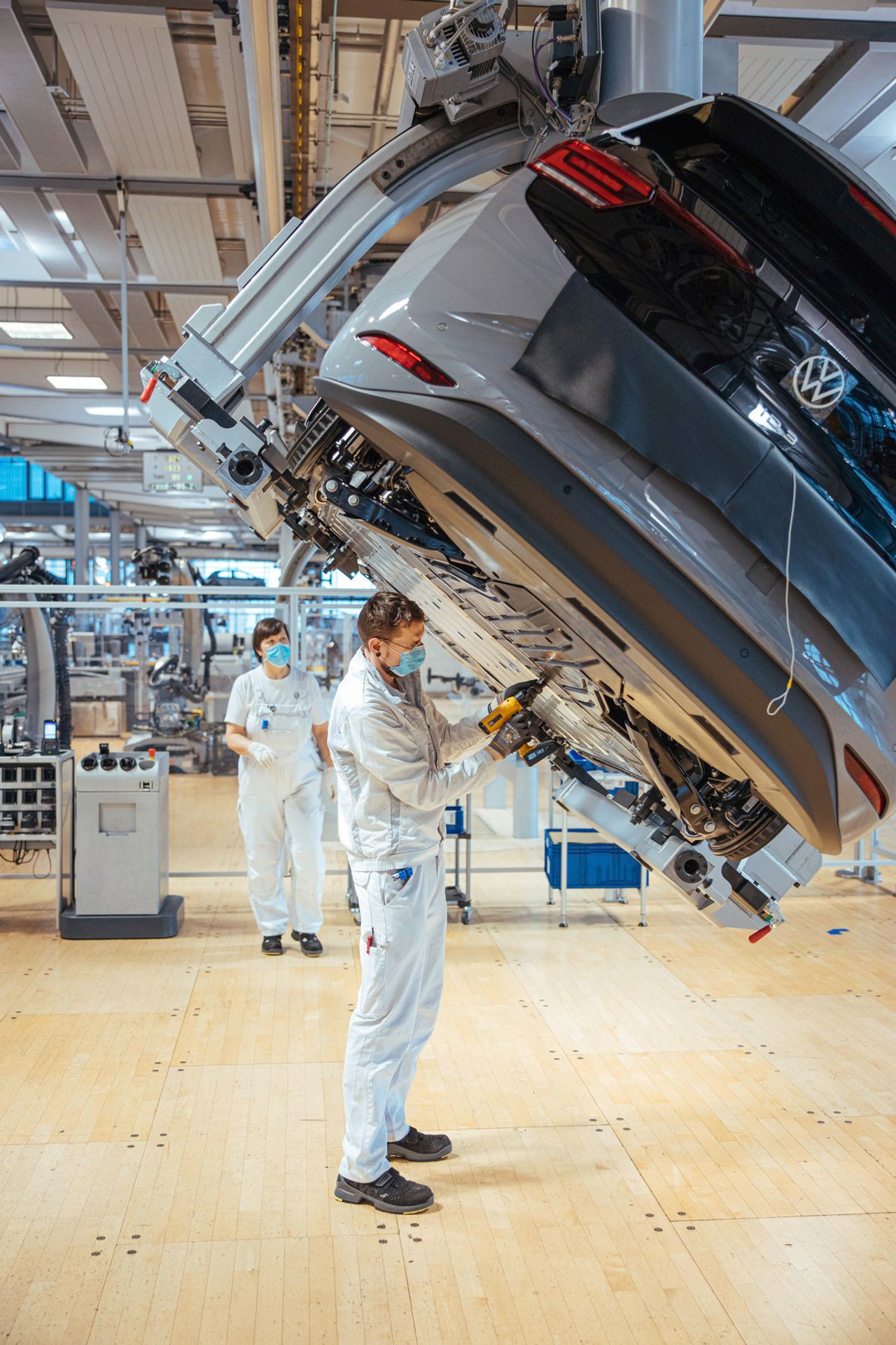 Skleněná manufaktura Volkswagenu v Drážďanech - 6 - Fotogalerie: Unikátní skleněná manufaktura na volkswageny (3/7)