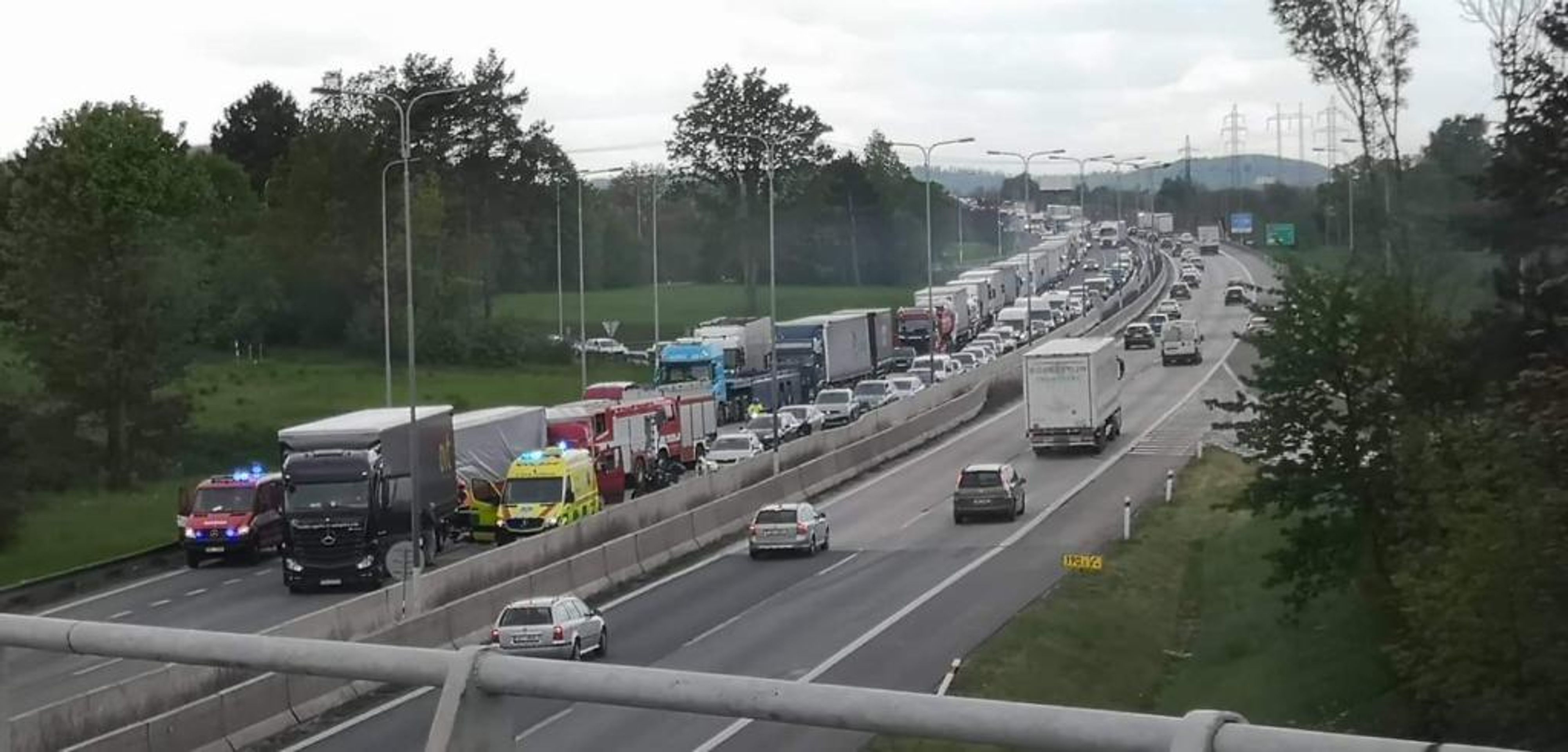 Hromadná nehoda na D1 - GALERIE: Hromadná nehoda uzavřela dálnici D1 (1/7)