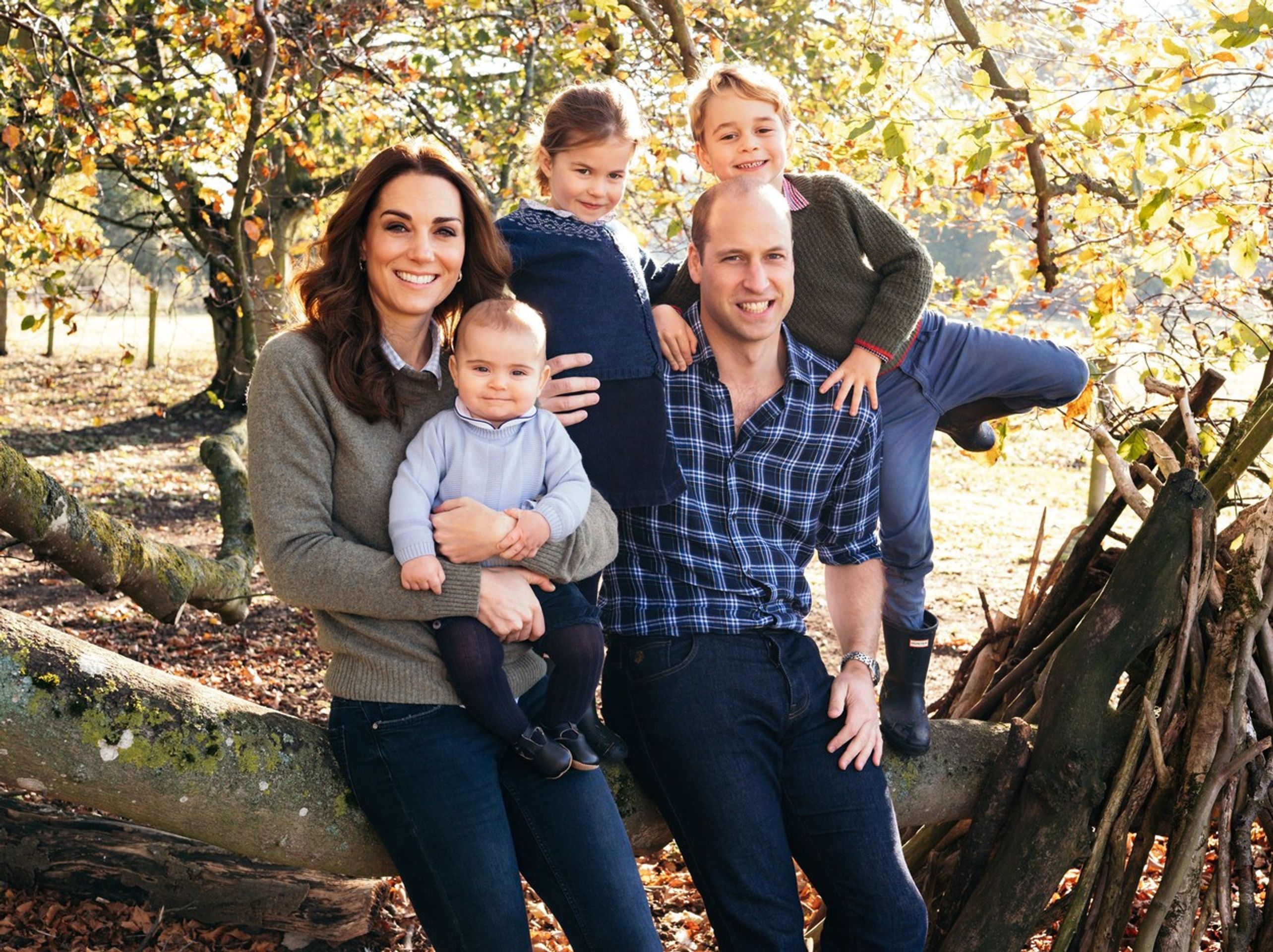 Vánoční přání od prince Williama a princezny Kate 2018 - Vánoční přání od prince Williama a princezny Kate v průběhu let (1/4)