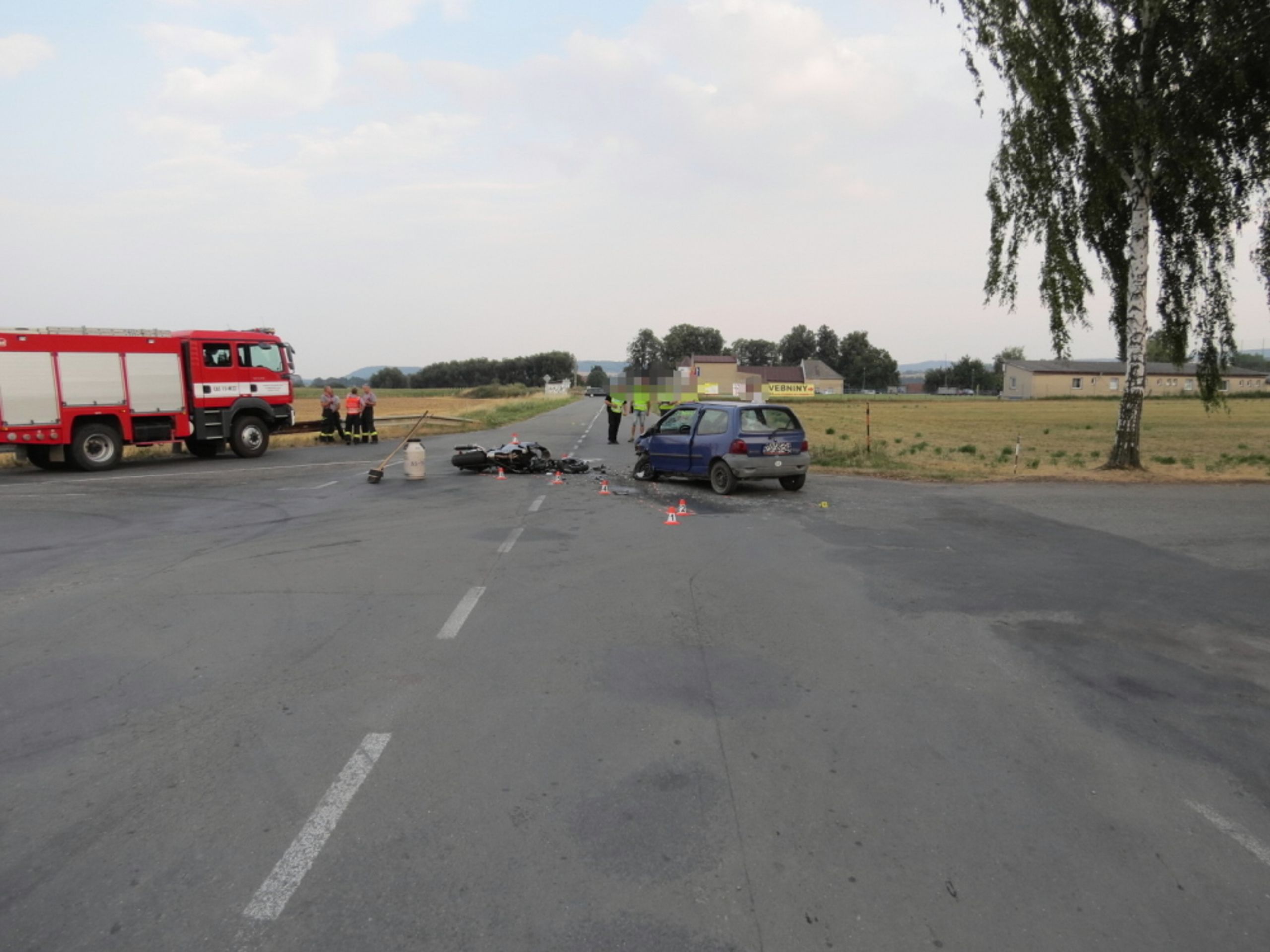 Tragická nehoda motorkáře s osobním automobilem - 1 - GALERIE: Tragická nehoda motorkáře s osobním automobilem (1/3)