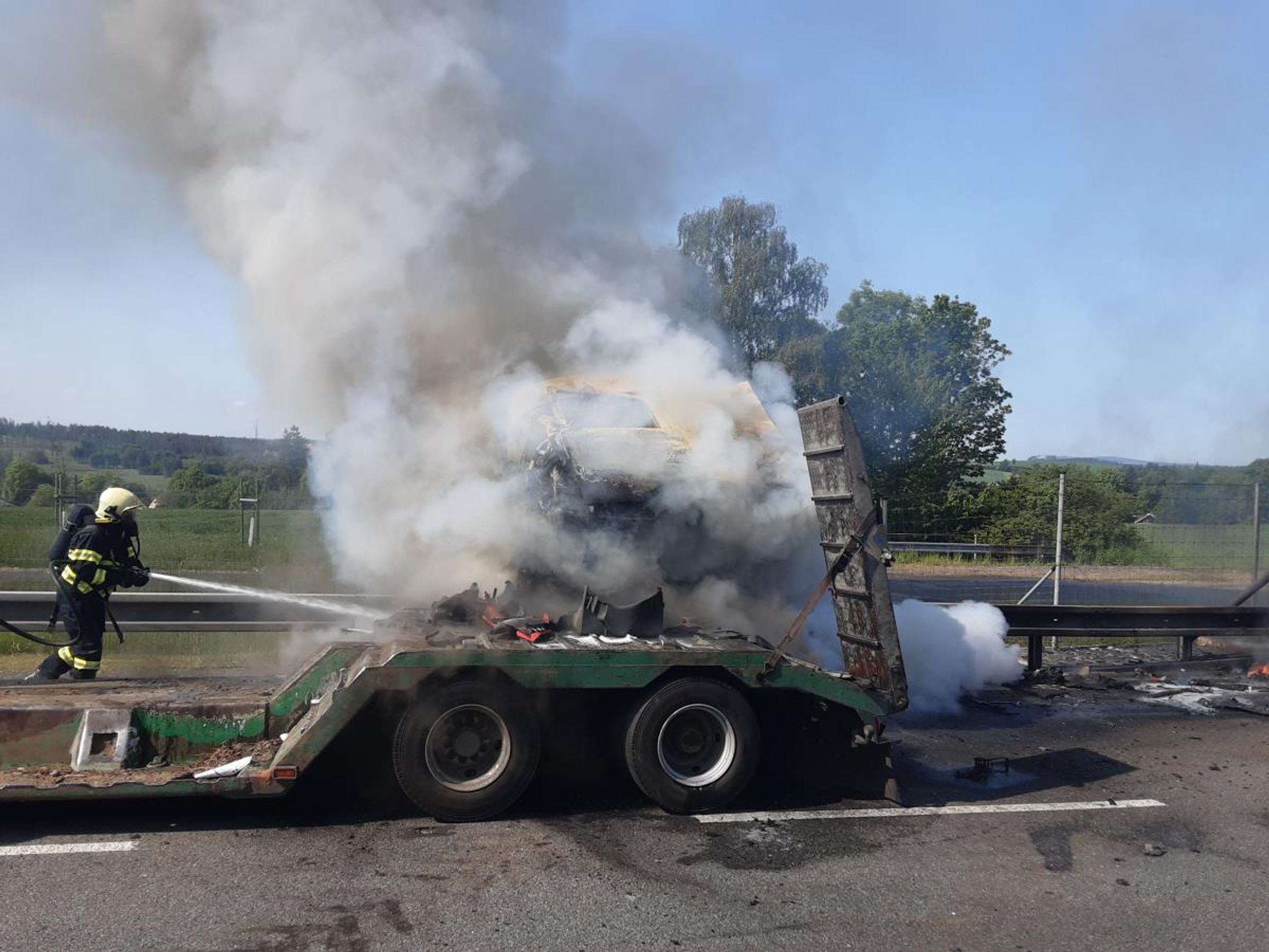 Dopravní nehoda nákladního vozu - Dopravní nehoda nákladního vozu na dálnici D1 (2/7)