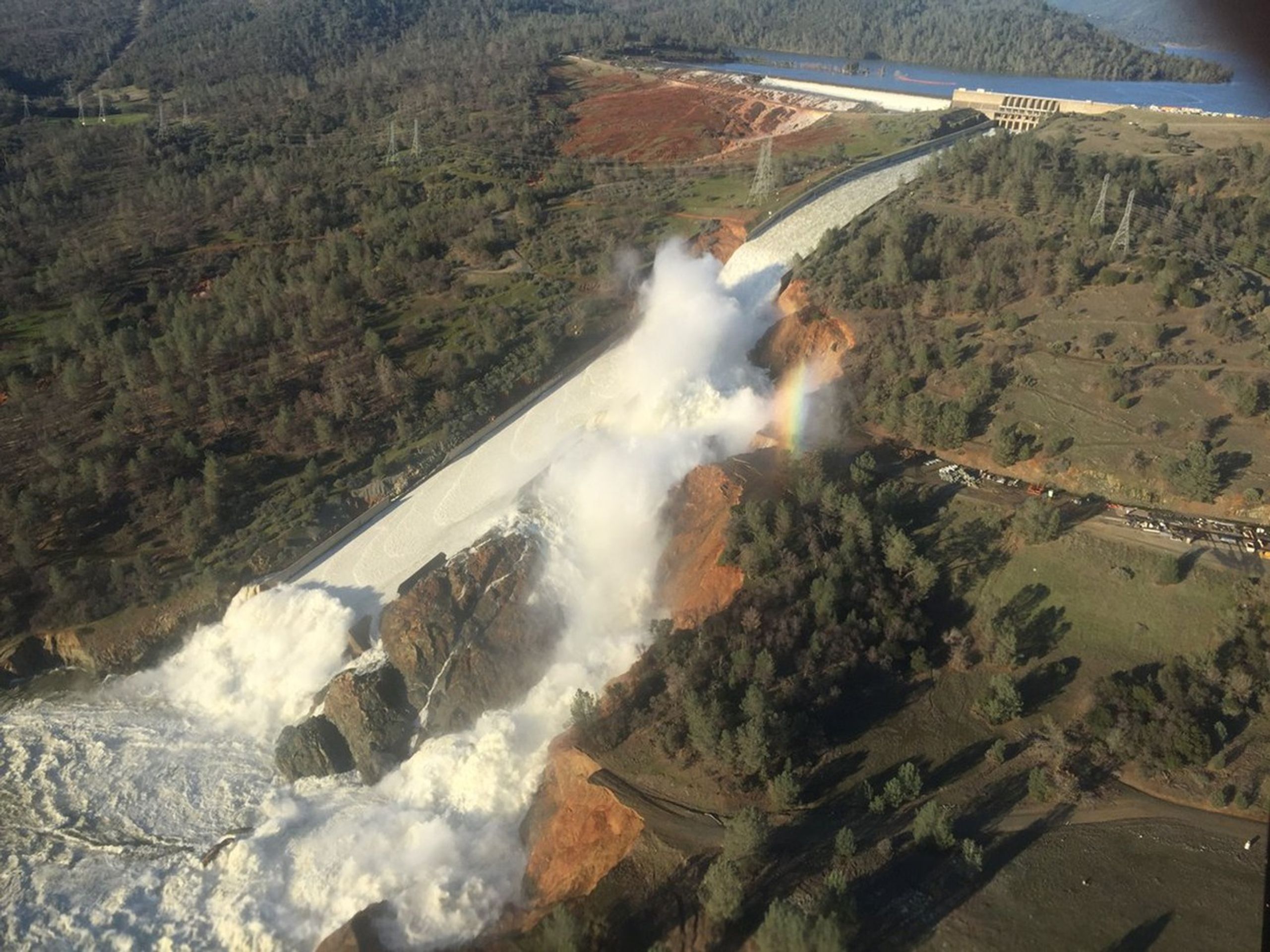 Přehrada Oroville - GALERIE: Nebezpečí protržení nejvyšší americké přehrady (5/5)