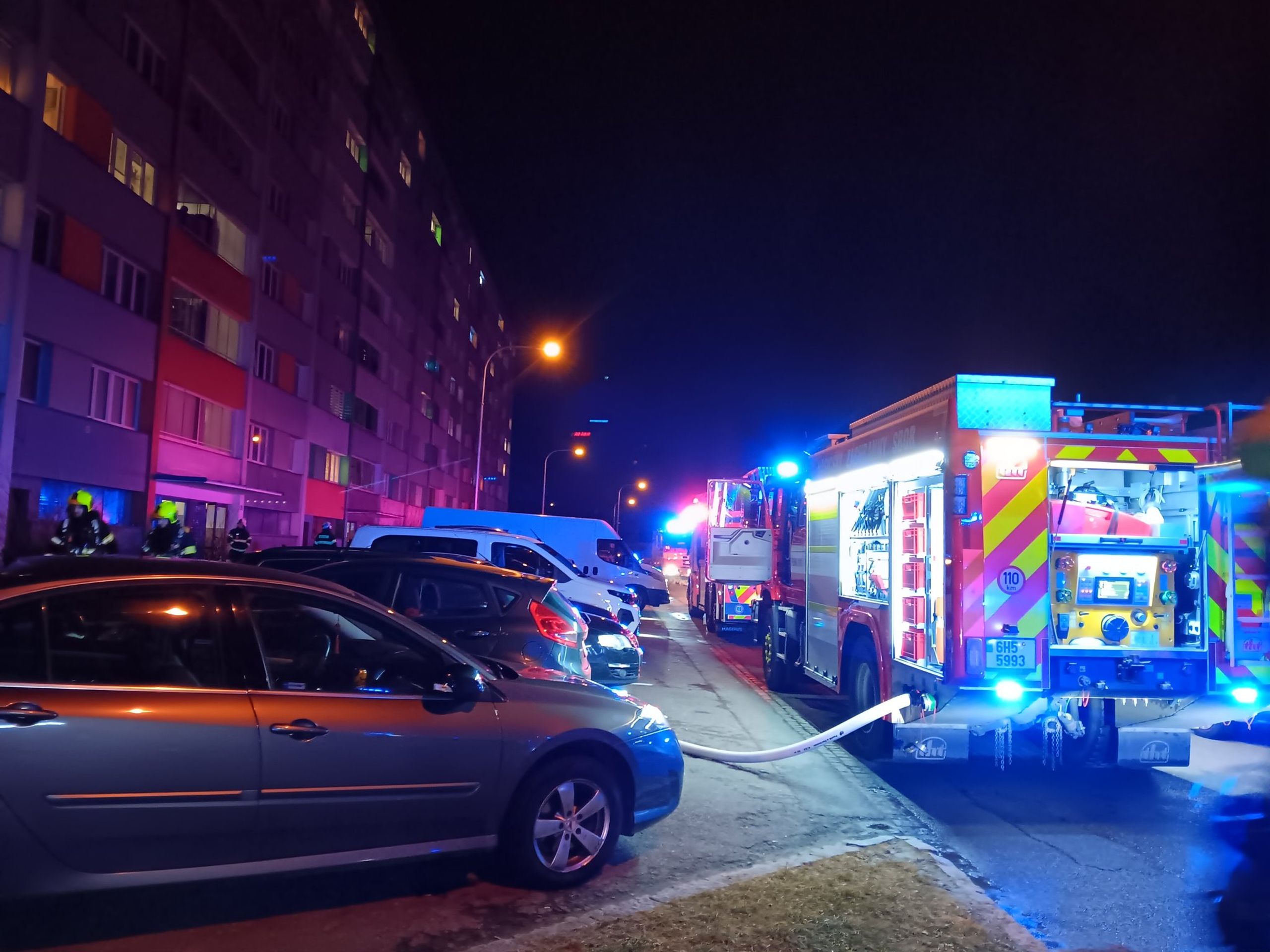Požár v panelovém domě v Hradci Králové, 23. 12. 2024 - Požáry během vánočních svátků (25/26)