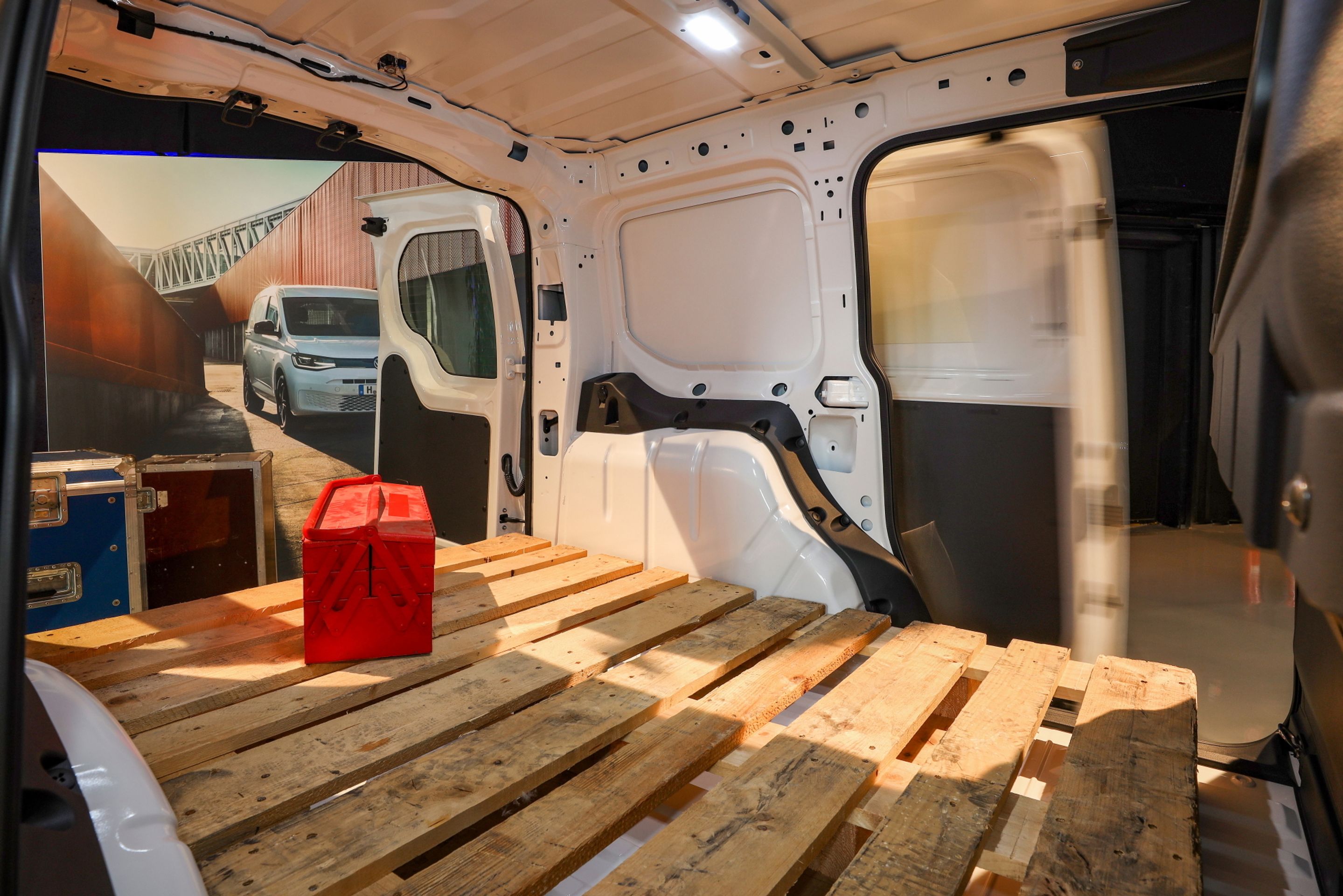 Volkswagen Caddy Cargo - 4 - Fotogalerie: Nový Caddy jako dříč, obytňák i auto pro rodinu (41/43)