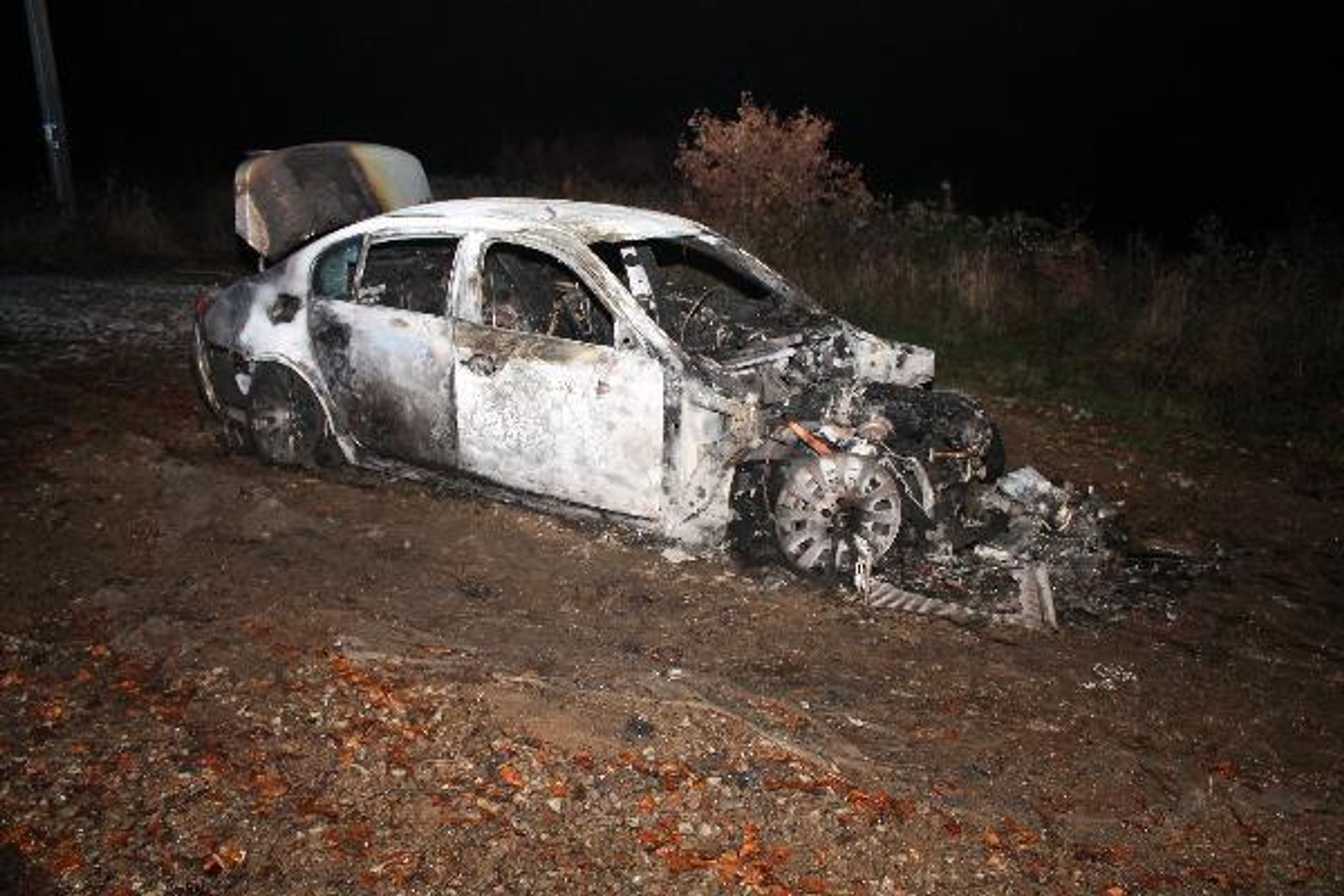 Hořící auto po smrtelné nehodě v Brně - 4 - GALERIE: Smrtelná nehoda v Brně (1/4)
