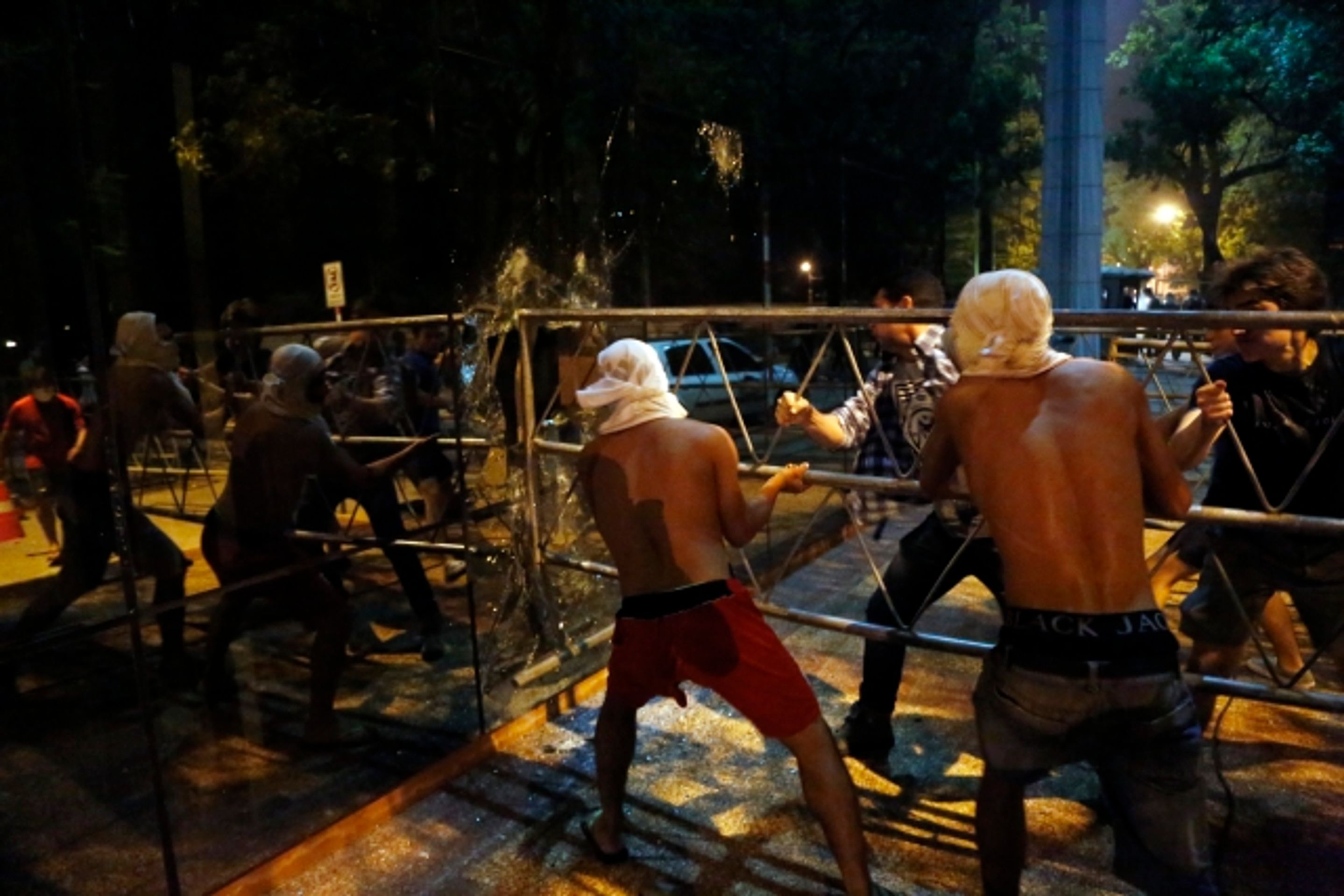 Násilné protesty v Paraguayi - GALERIE: Protesty v hlavním městě Paraguaye (7/7)