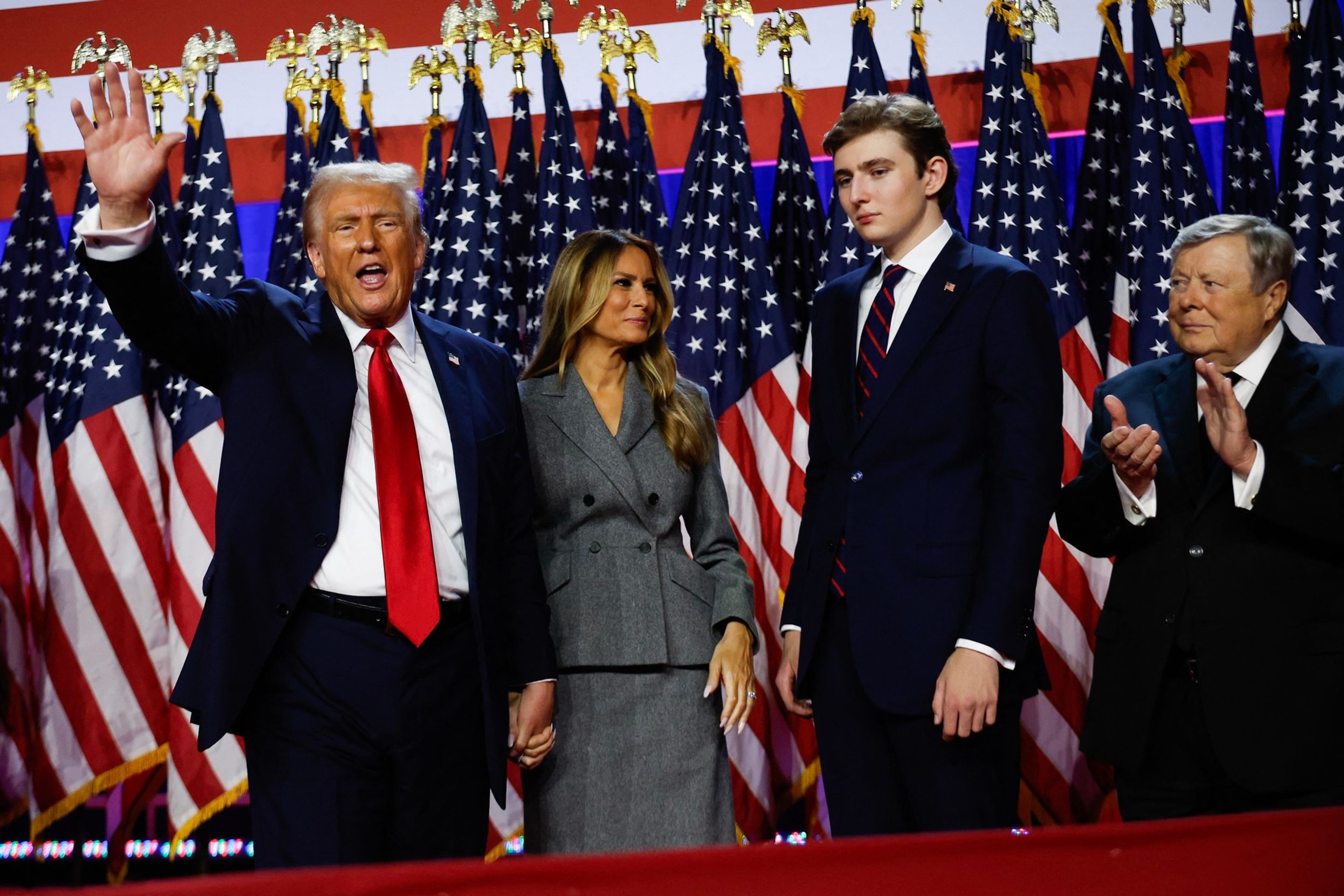 Donald Trump a Melania Trumpová s jejich synem Barronem a otcem Melanie - Melania Trumpová (9/14)
