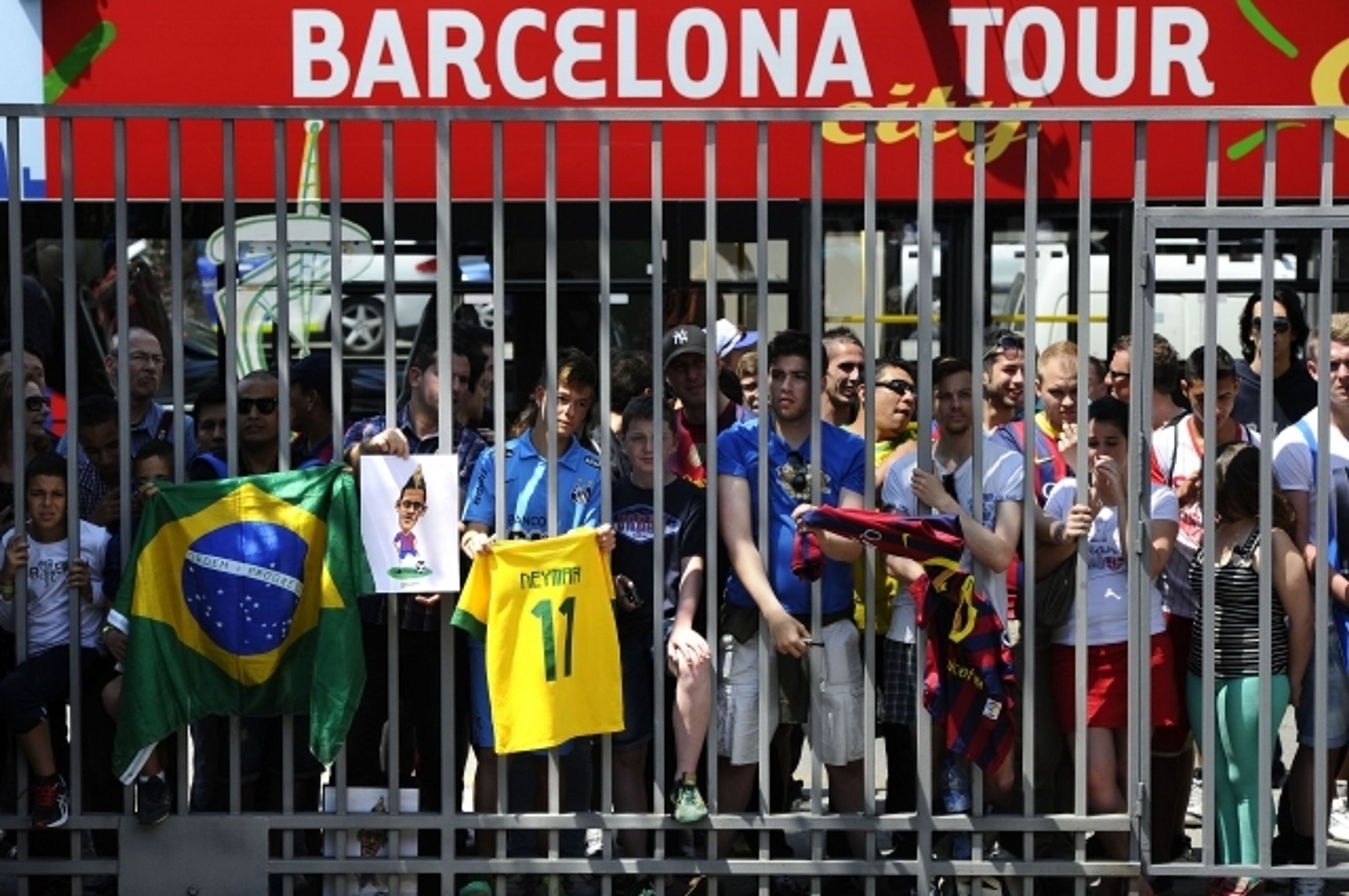 Neymar dorazil do Barcelony - 5 - GALERIE: Neymar dorazil do Barcelony (2/15)