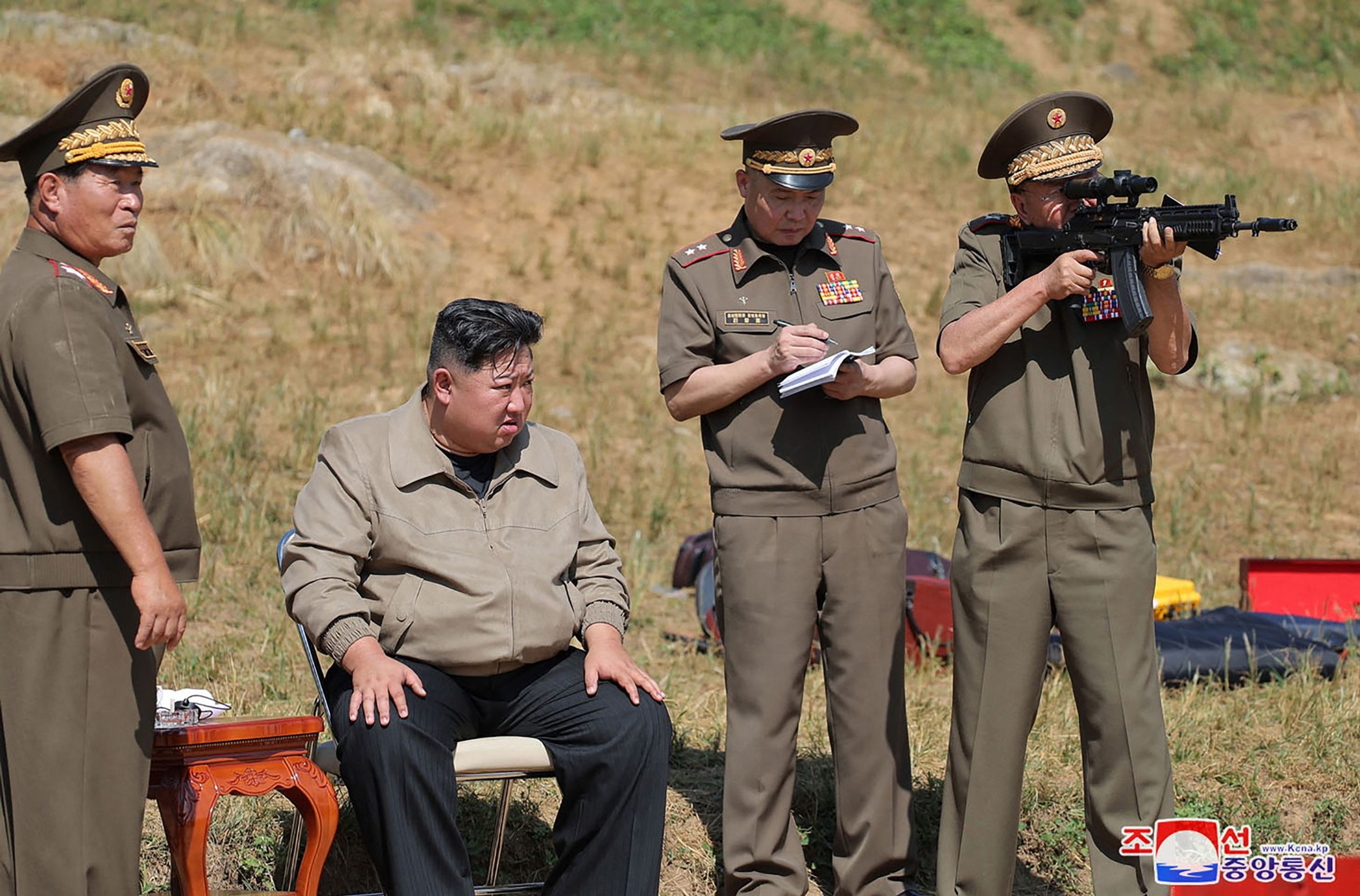 Kim Čong-un na inspekci (5) - Kim Čong-un na inspekci (5/5)