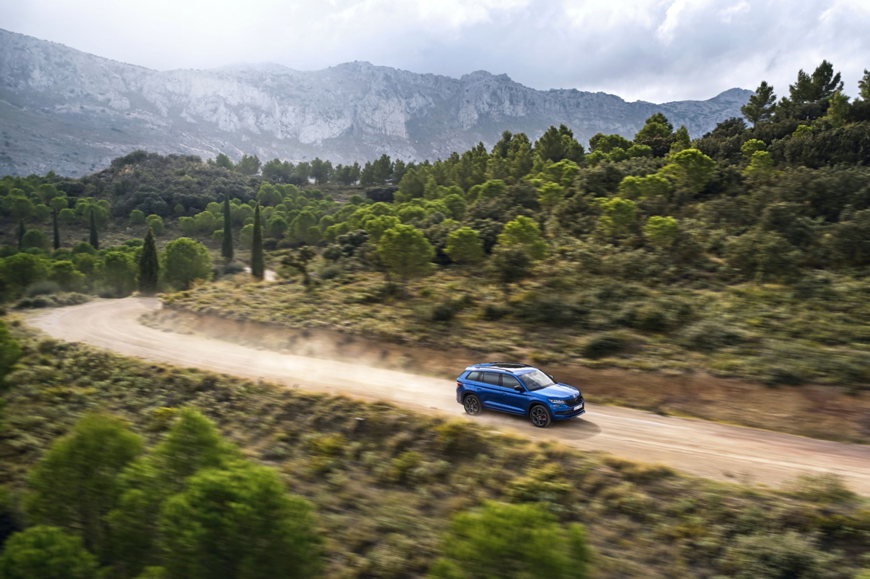 Škoda Kodiaq RS - 13 - Fotogalerie: Kodiaqu RS sluší červená i modrá (25/29)