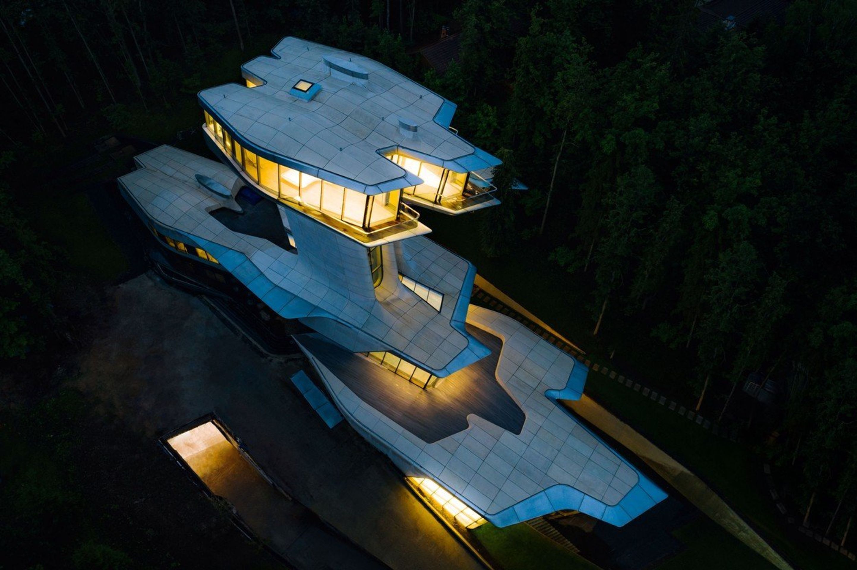 Vesmírná loď Zahy Hadid - 5 - GALERIE: Vesmírná loď Zahy Hadid (2/6)