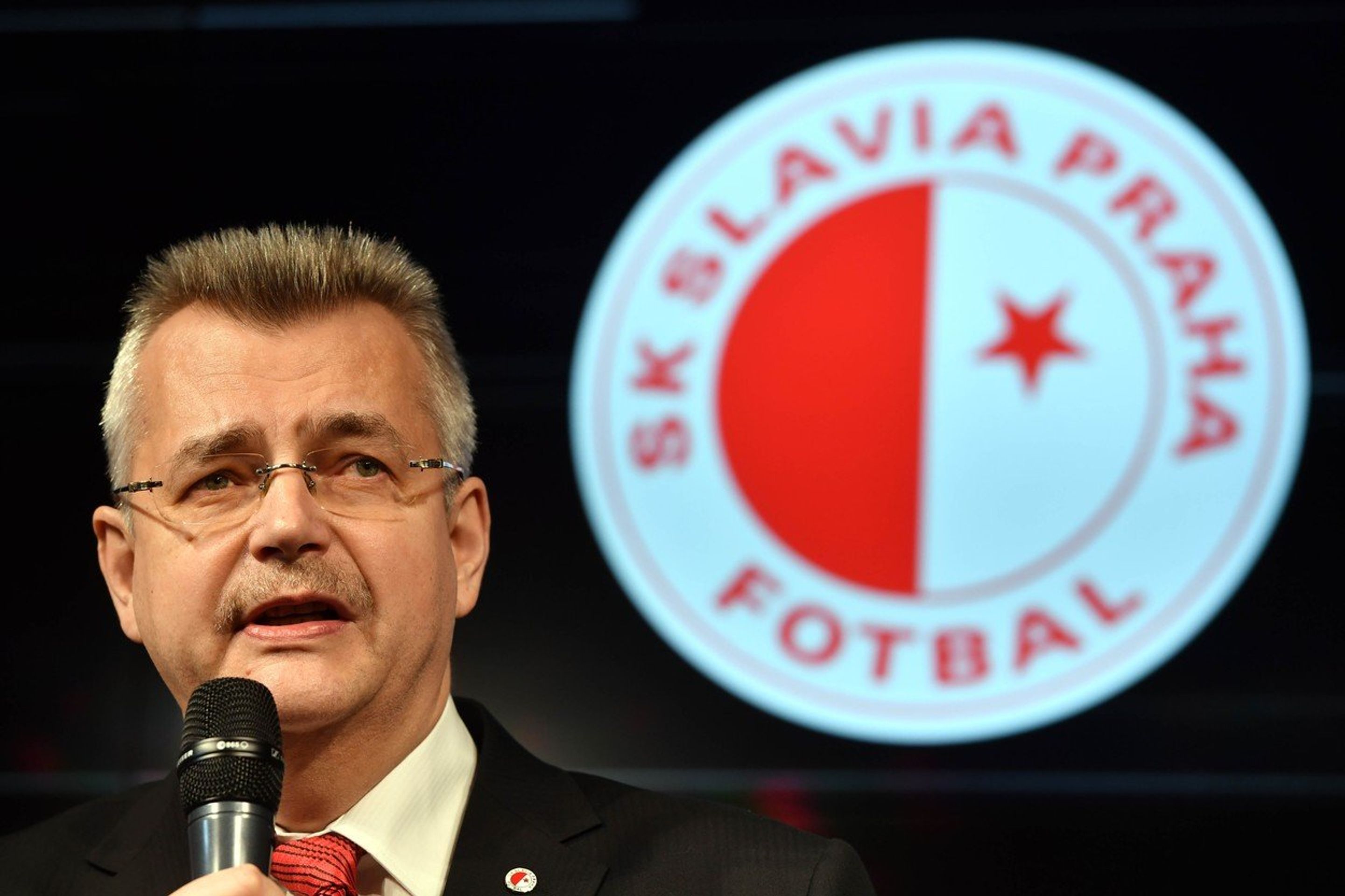 Jaroslav Tvrdík - GALERIE: Fanoušci Slavie nadávali Františku Strakovi (3/4)