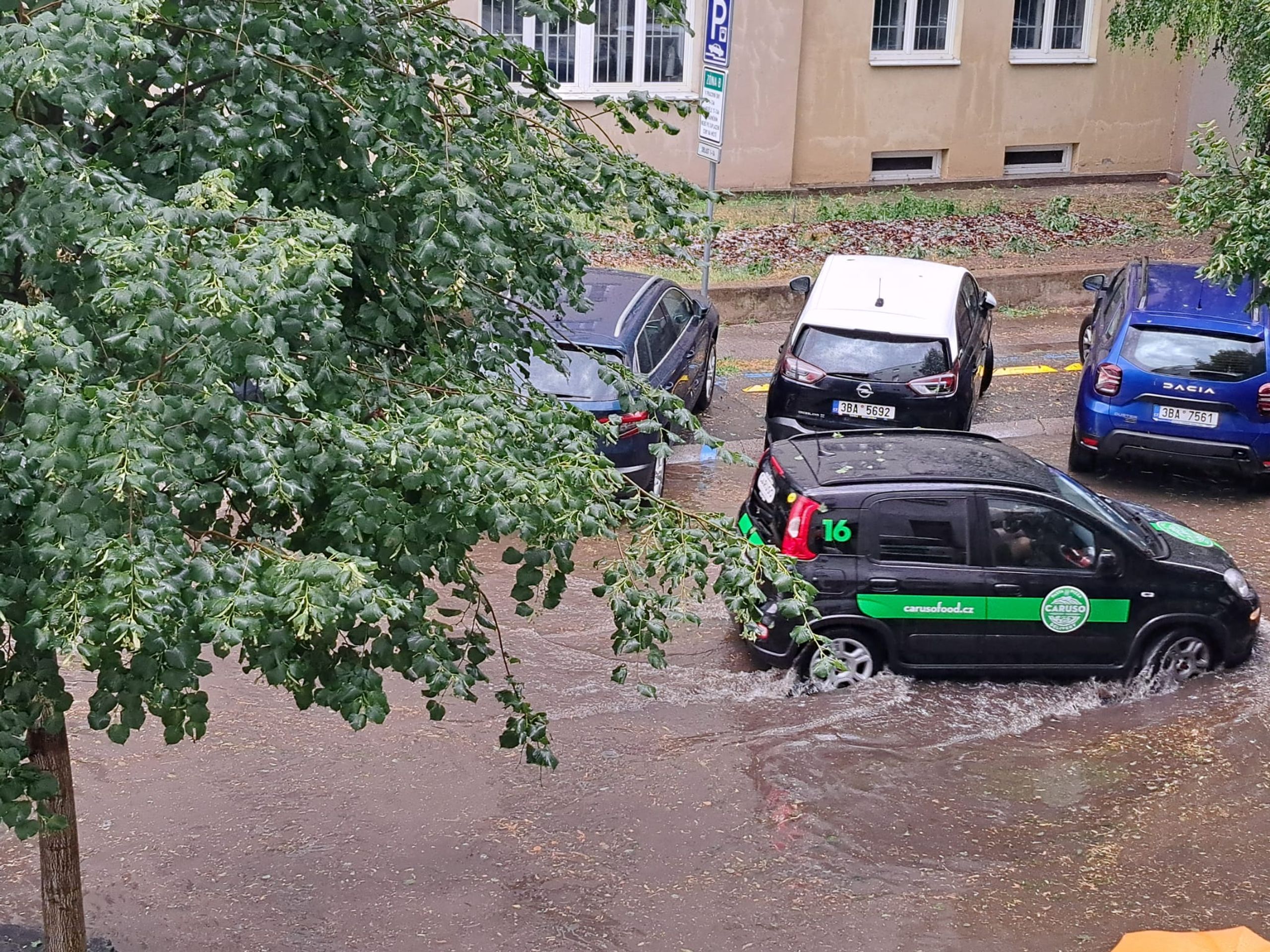 Průtrž mračen v Brně - Průtrž mračen v Brně (3/6)