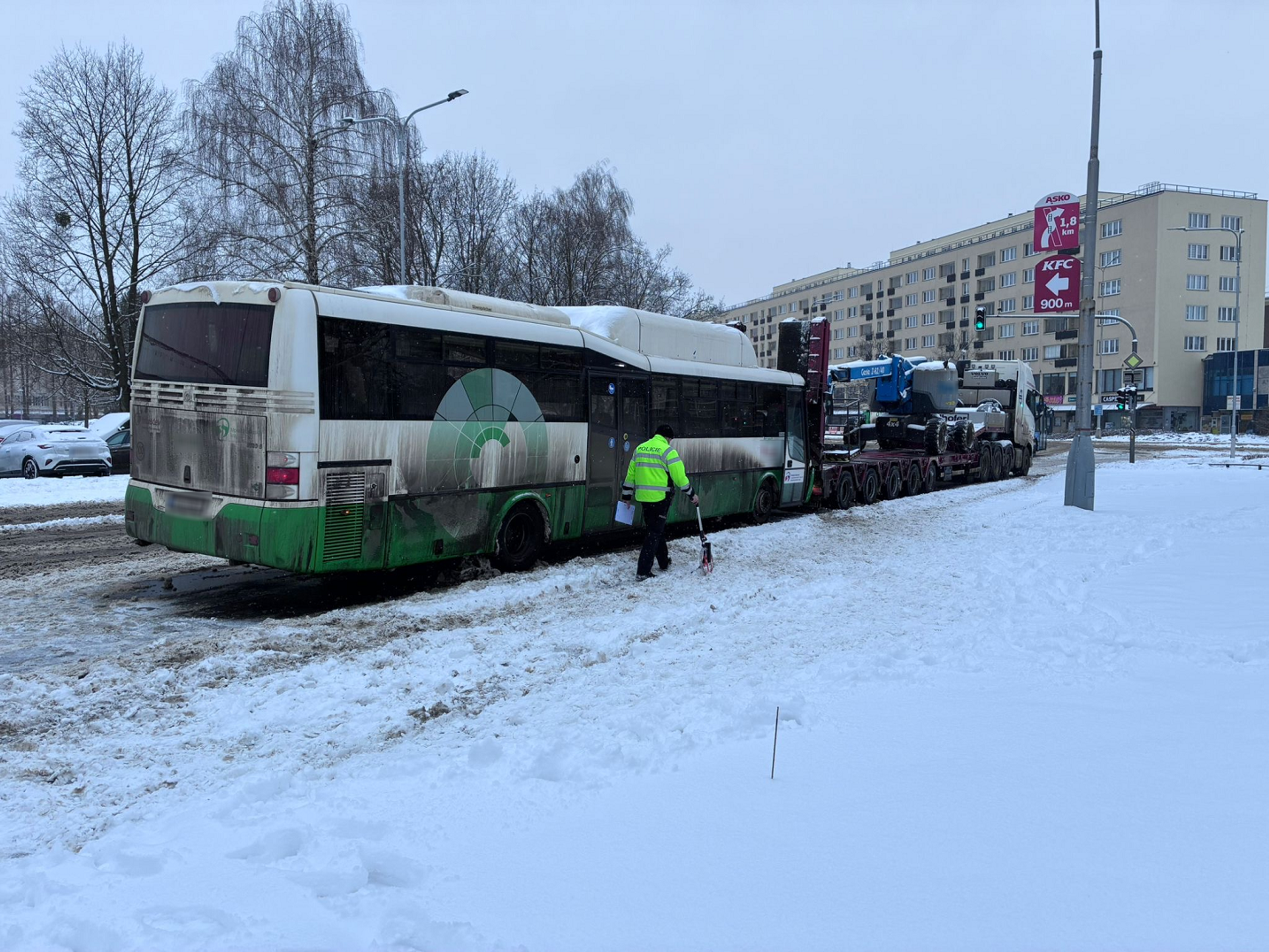 Střet autobusu s nákladním automobilem v Havířově - Střet autobusu s nákladním automobilem v Havířově (2/4)