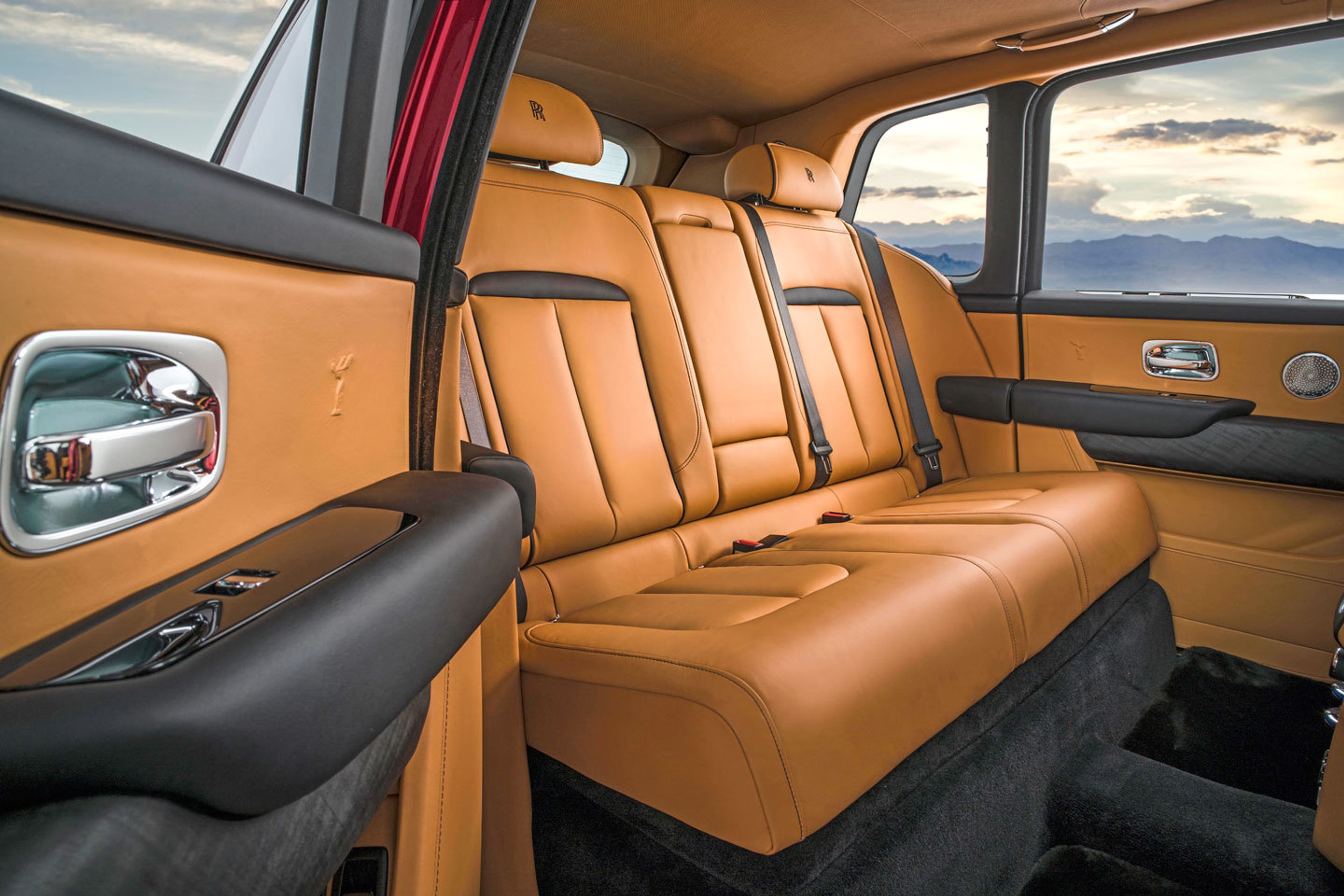 Rolls-Royce Cullinan - 25 - Fotogalerie: Rolls Royce ukázal nejluxusnější SUV všech dob (1/14)