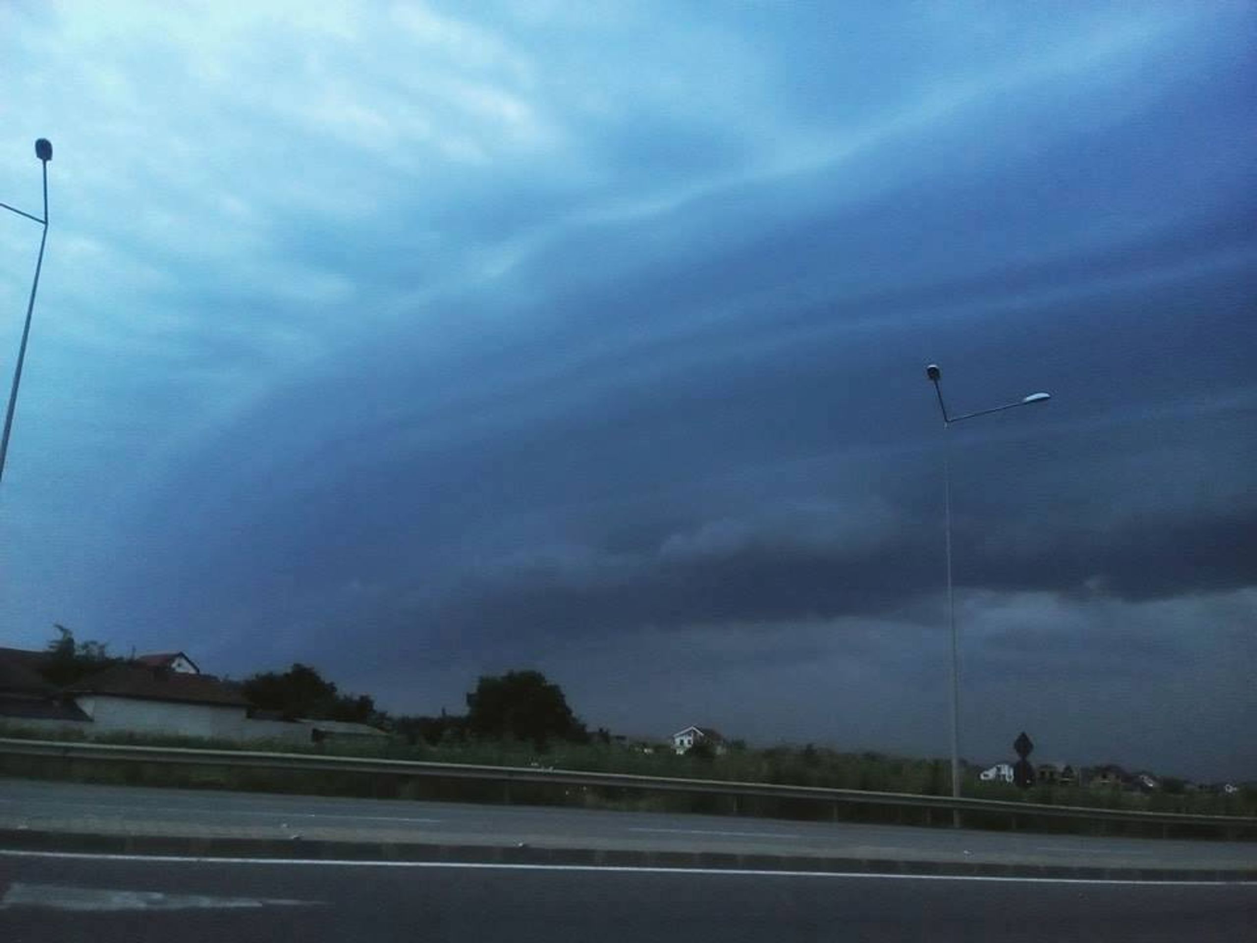 Děsivé počasí nad Jadranem - 5 - Galerie: Bouřky a kroupy v Evropě (13/17)