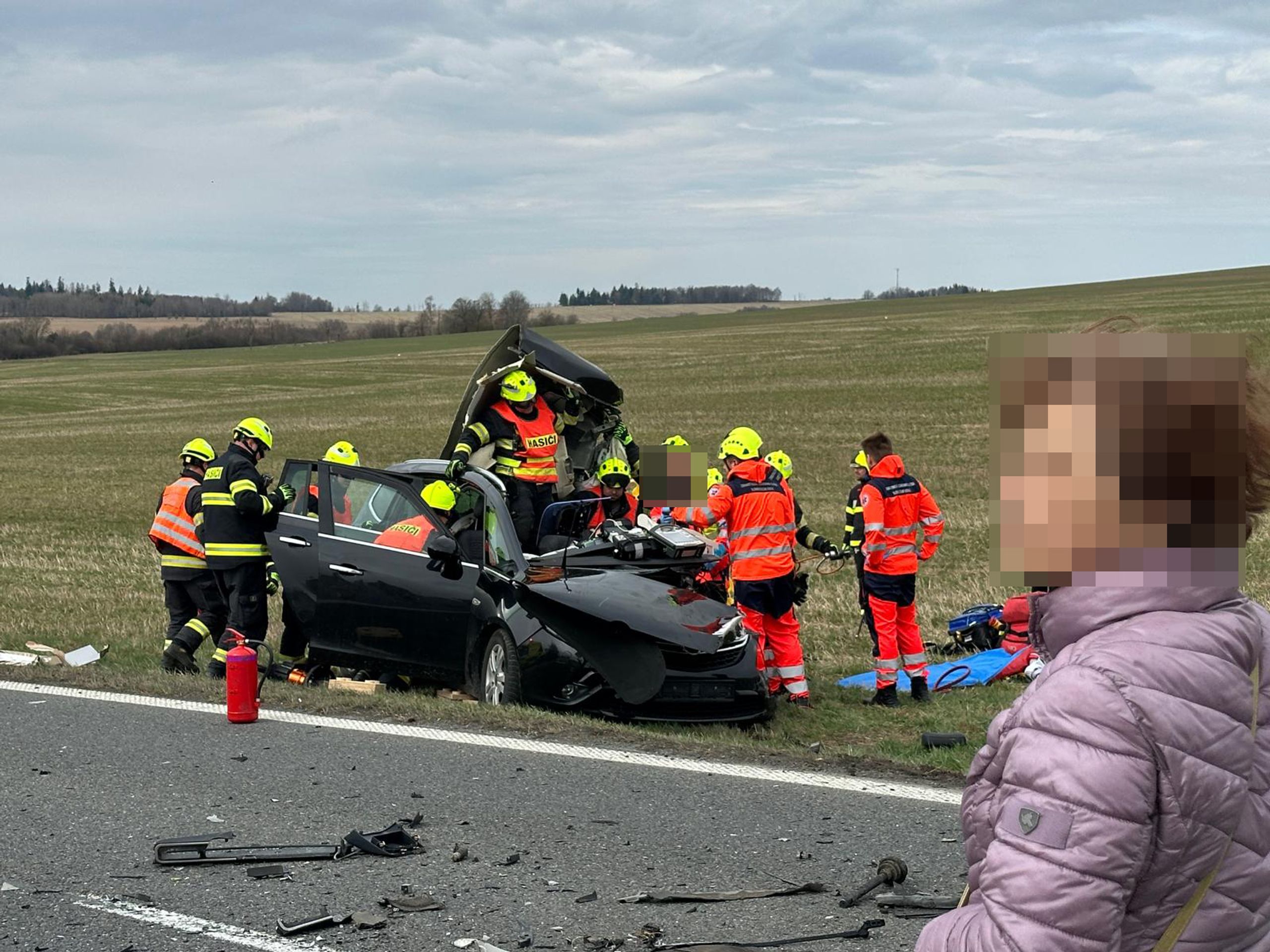 Nehoda autobusu s automobilem u Horní Loděnice - Nehoda autobusu s automobilem na Olomoucku (9/9)