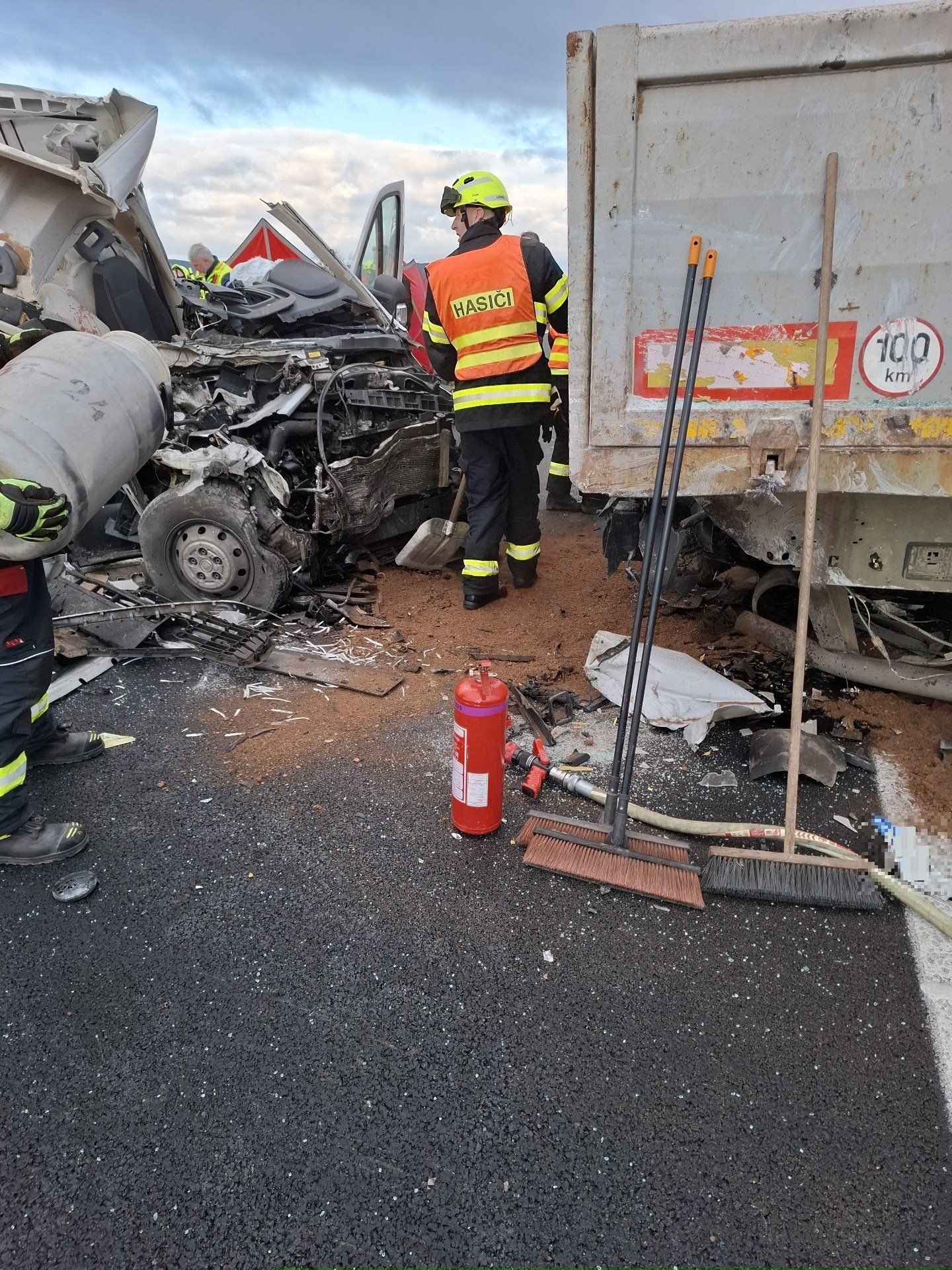 Dopravní nehoda 2 nákladních automobilů na D35 - Dopravní nehoda 2 nákladních automobilů na D35 (7/7)