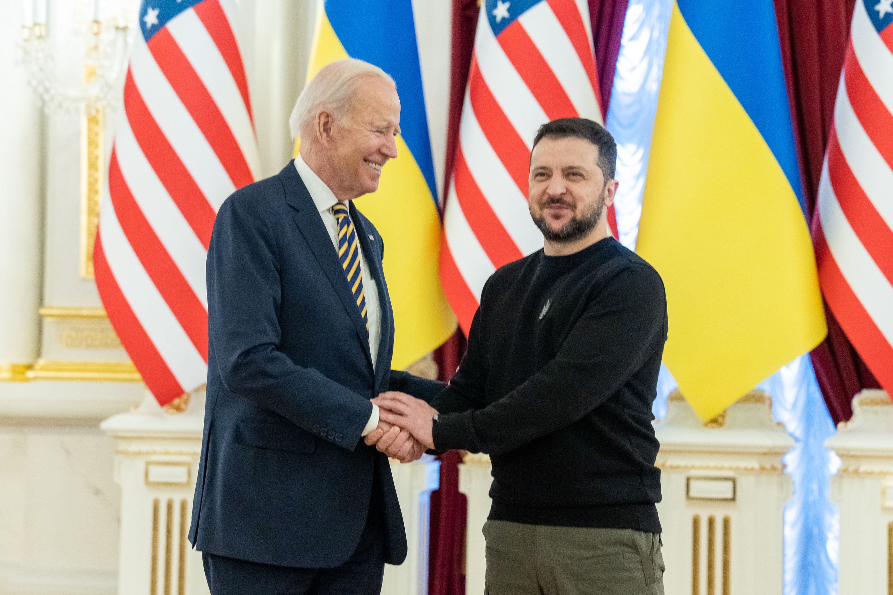 Joe Biden Volodymyr Zelenskyj - Prezident Joe Biden navštívil Ukrajinu (12/19)