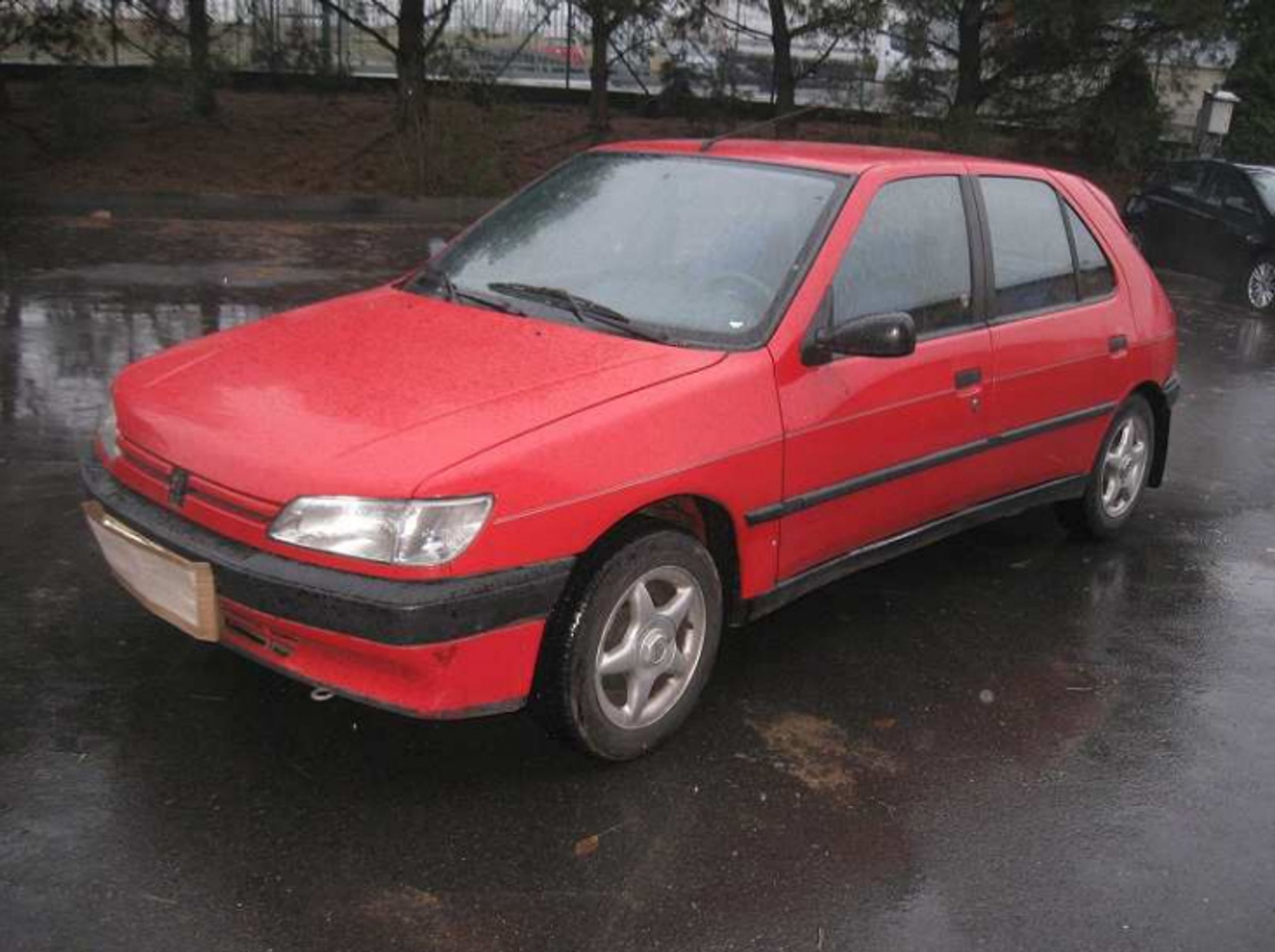 Dražba - Peugeot 306 (benzin), Vyvolávací cena: 5.000,- - GALERIE: Dražba motorových vozidel (21/51)