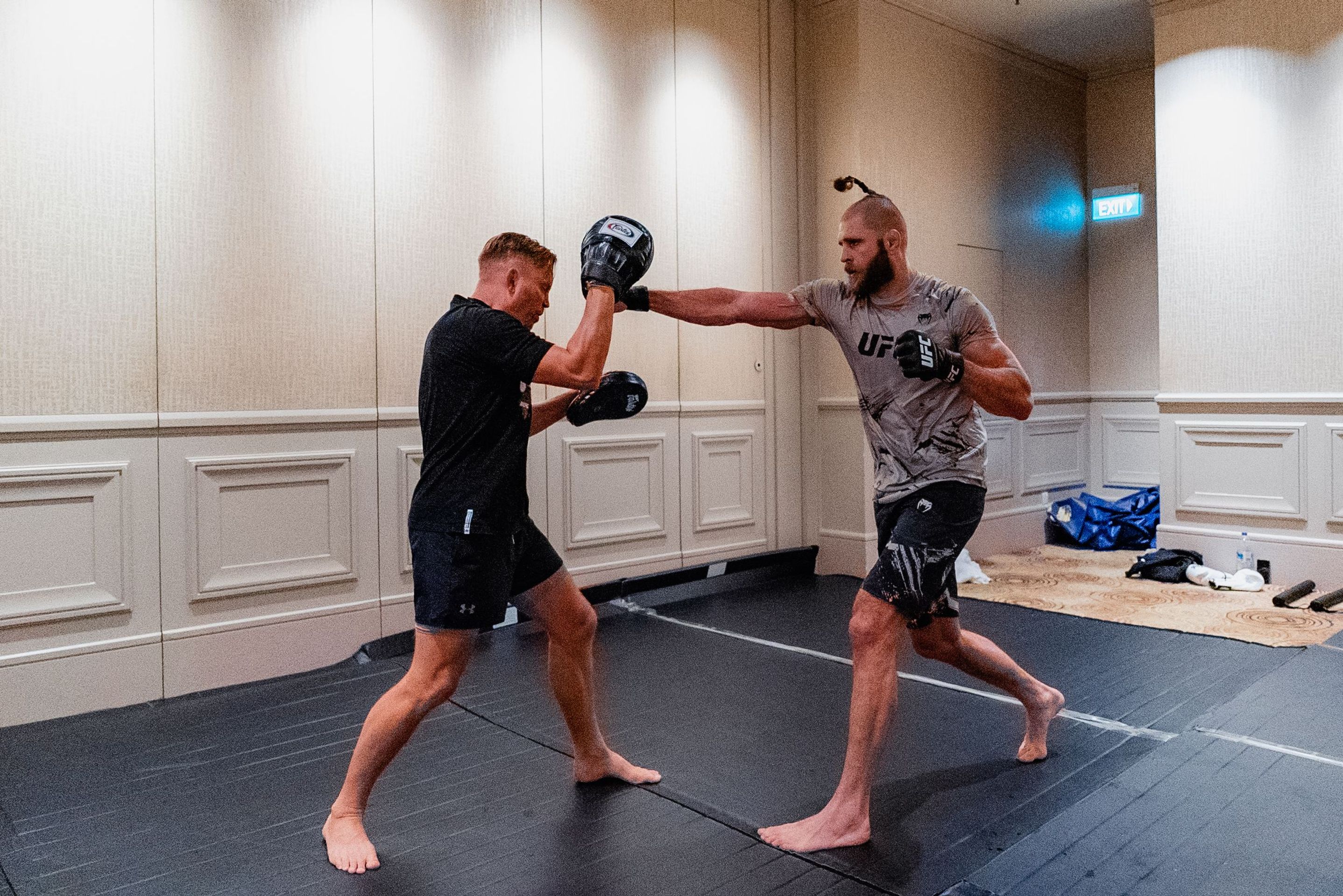 Jiří Procházka před UFC 275 lapuje s Martinem Karaivanovem - Týden Jiřího Procházky před titulovým zápasem na UFC 275 (3/16)