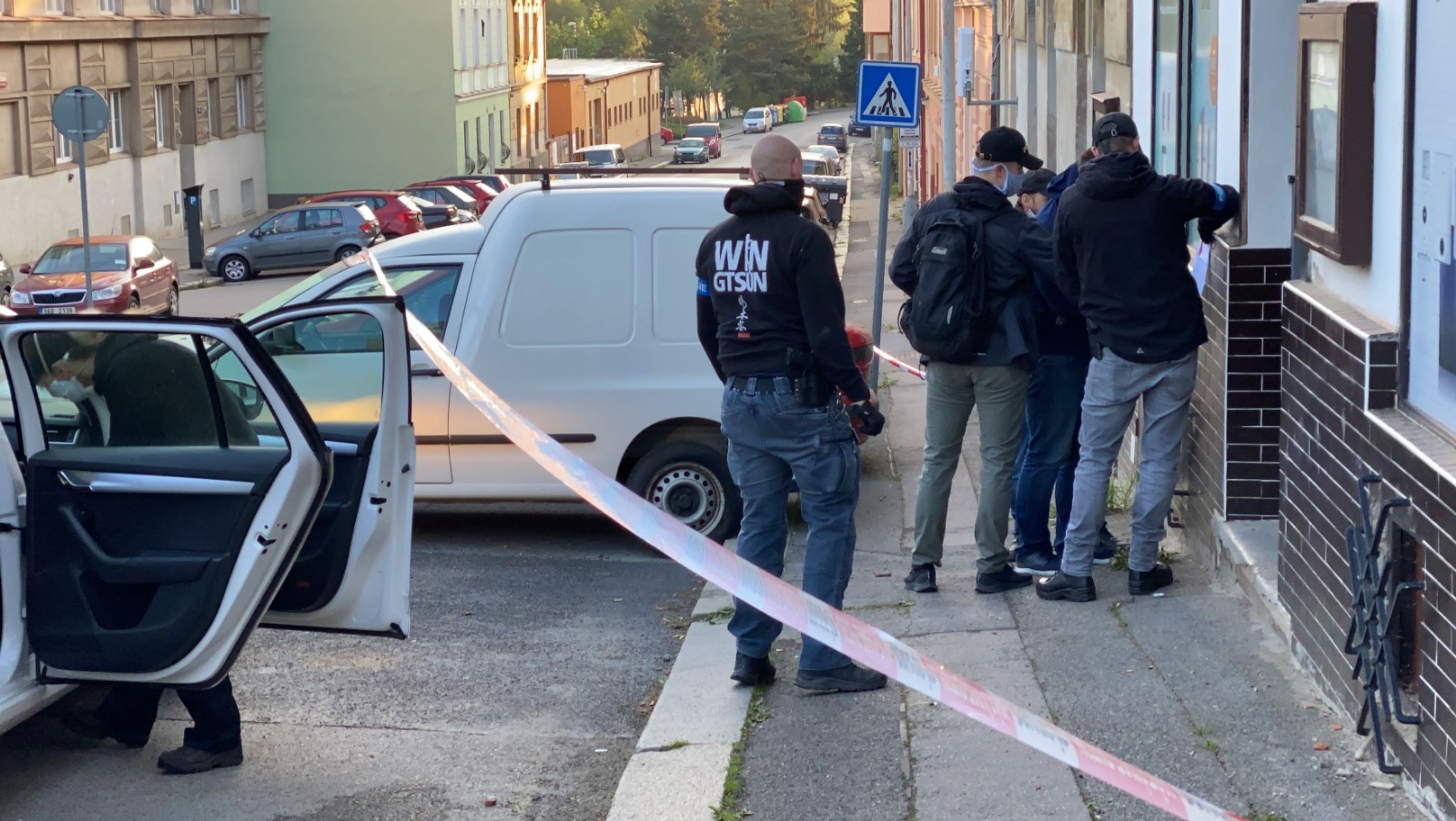 Zásah v domě hrůzy v Pechlátově ulici v Praze - 11 - GALERIE: Zásah policie v domě hrůzy v Pechlátově ulici (9/19)