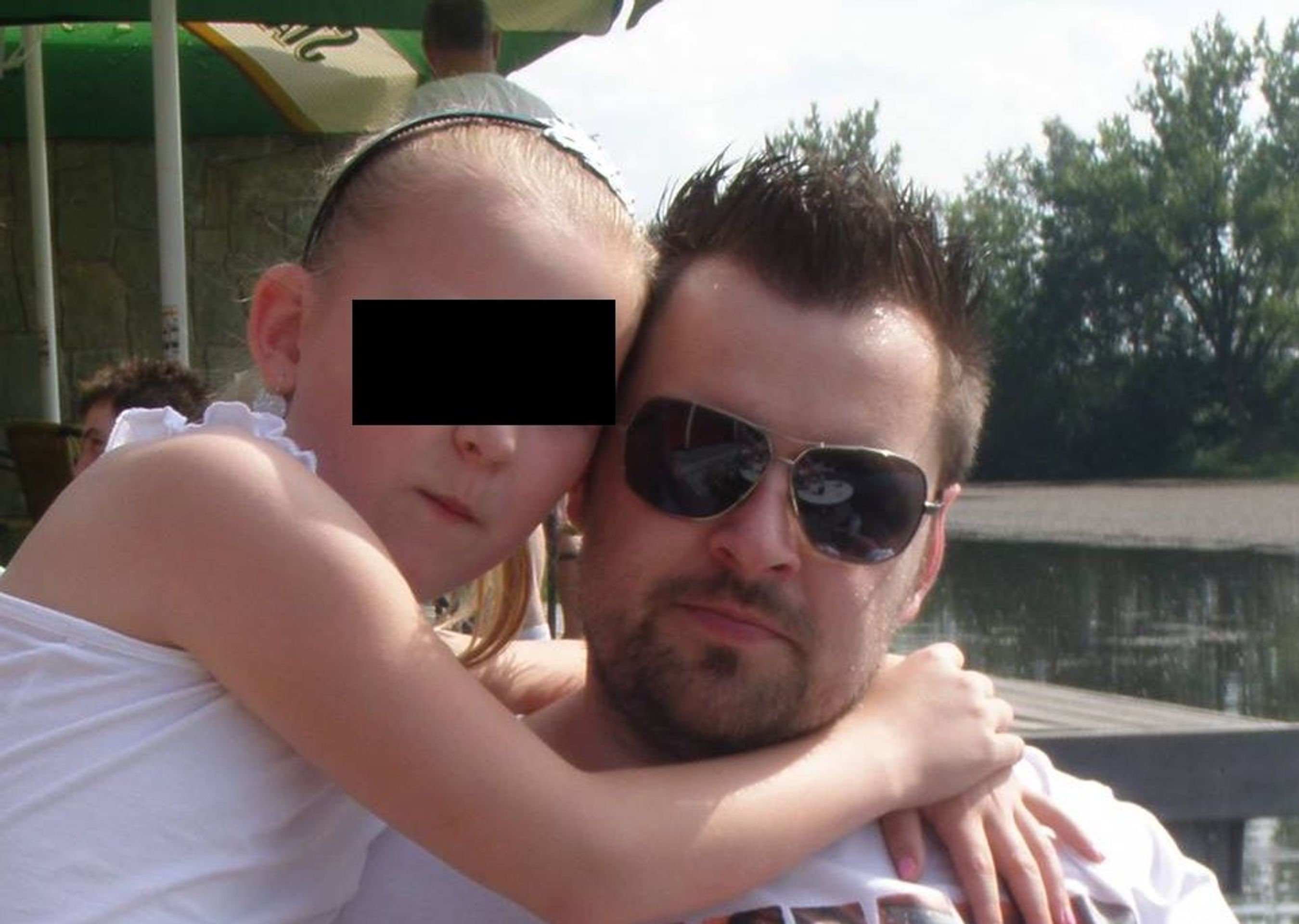 Tatínek přežil otravu, dcera ne - Petr Kramný a jeho rodina (7/16)