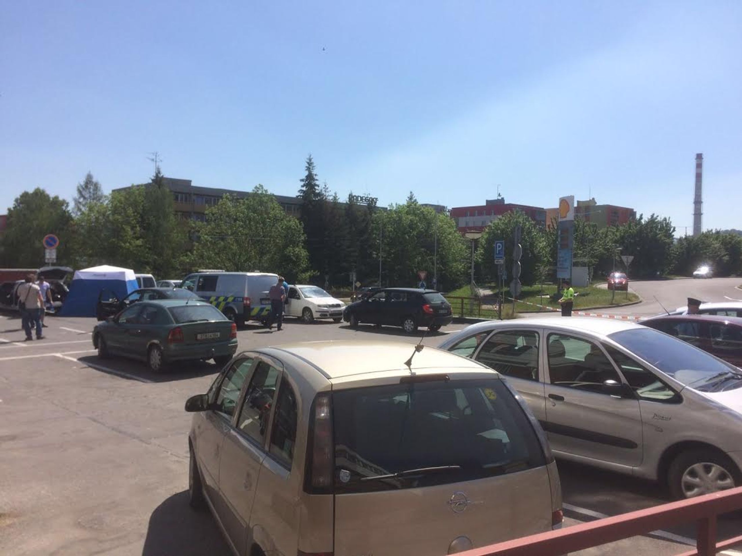 Mrtvý muž nalezený v autě na parkovišti v Novém Jičíně - GALERIE: Mrtvý muž nalezen v autě v Novém Jičíně (6/7)